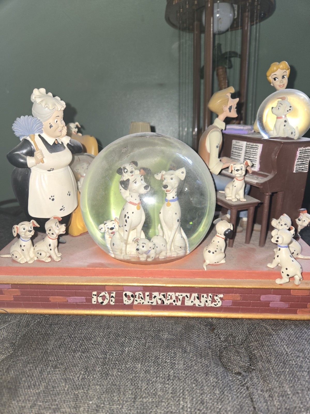 Disney Store 101 Dalmatians Snowglobe Music Box Figurine Display Base
