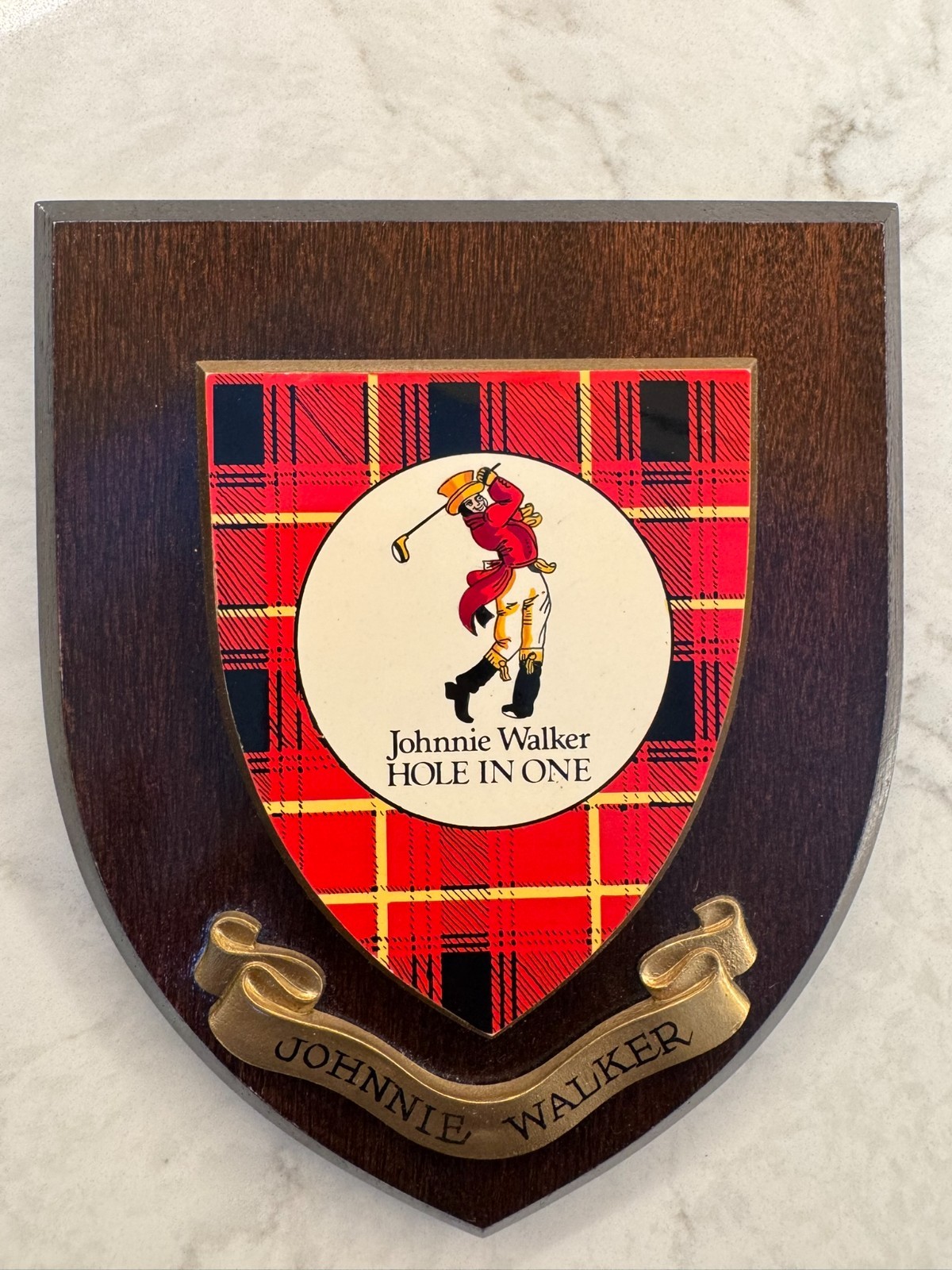 Johnnie Walker Hole in One Golf Shield Wall Plaque Red Tartan Great Britain