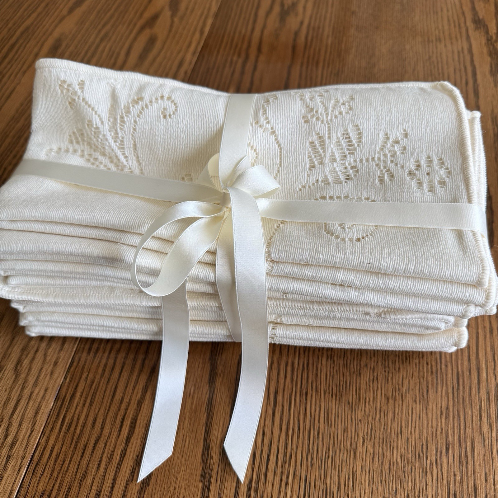 NEW Vintage Royal Court Dinner Napkins Cut Work, Set of 12, Cream MCM Floral NEW Vintage Royal Court Dinner Napkins Cut Work, Set of 12, Cream MCM Floral