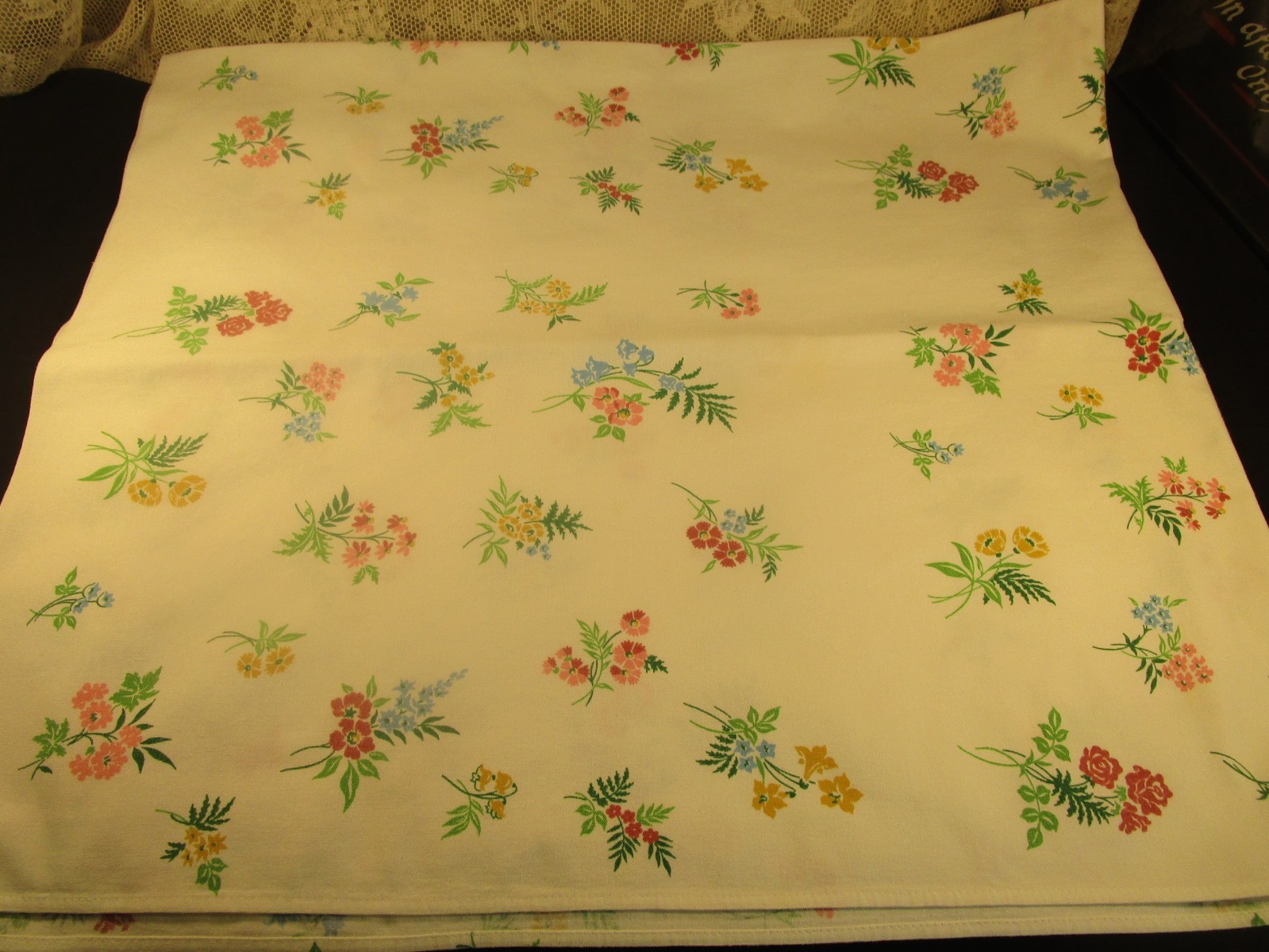 VTG. TRUE COTTON TABLECLOTH ALL-OVER PATTERN-NO DAMAGE 48X56
