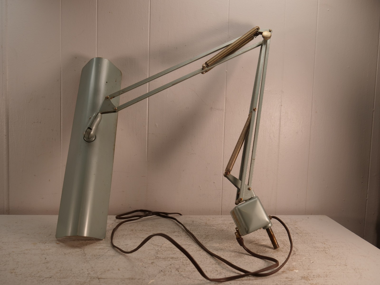 Vintage Luxo L-1 Floating Arm Desk Lamp Industrial Green Drafting Task Light 50s