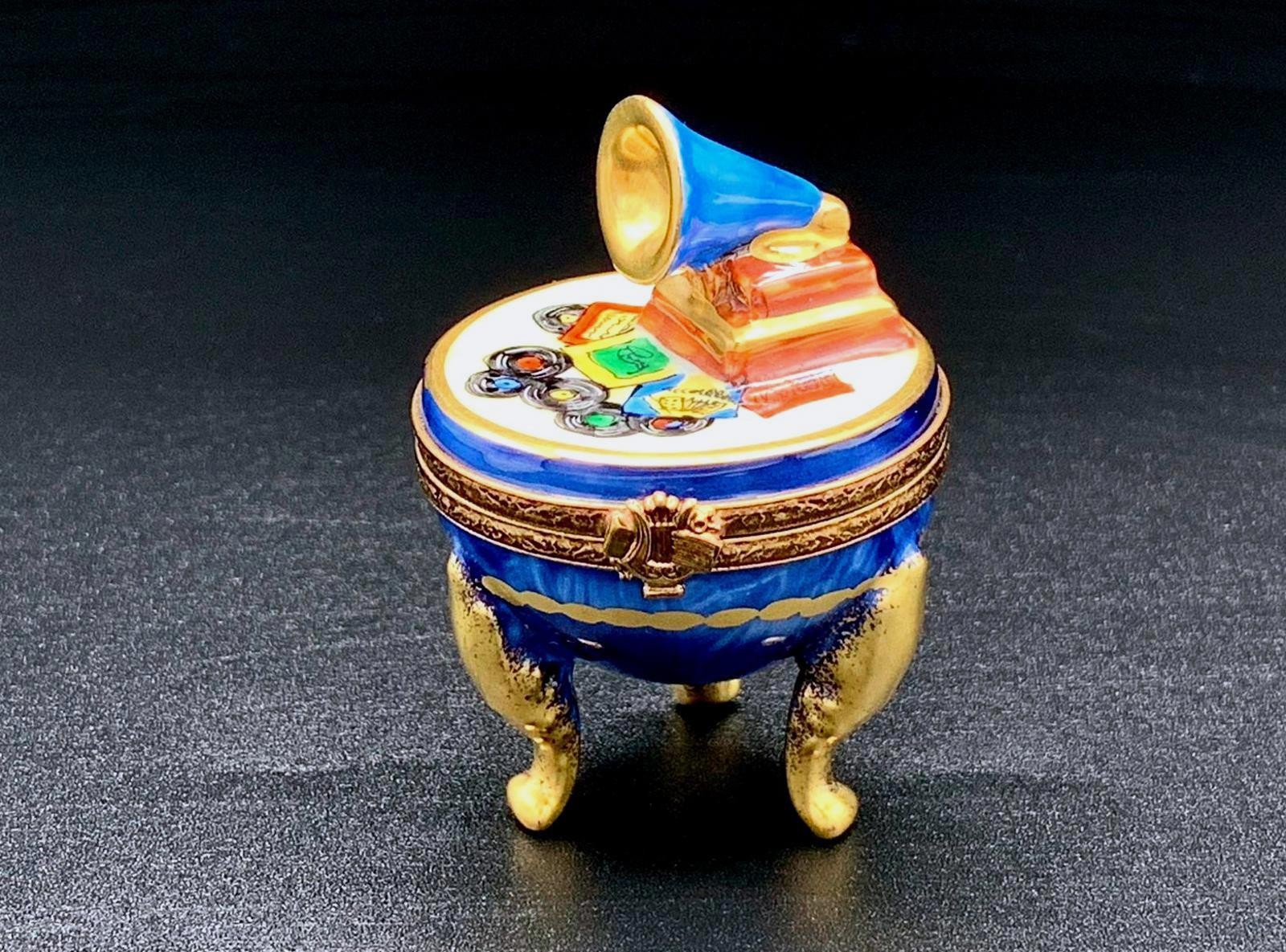 Vintage French Limoges Peint Main Trinket Box – Gramophone on Legs, Hand-Painted