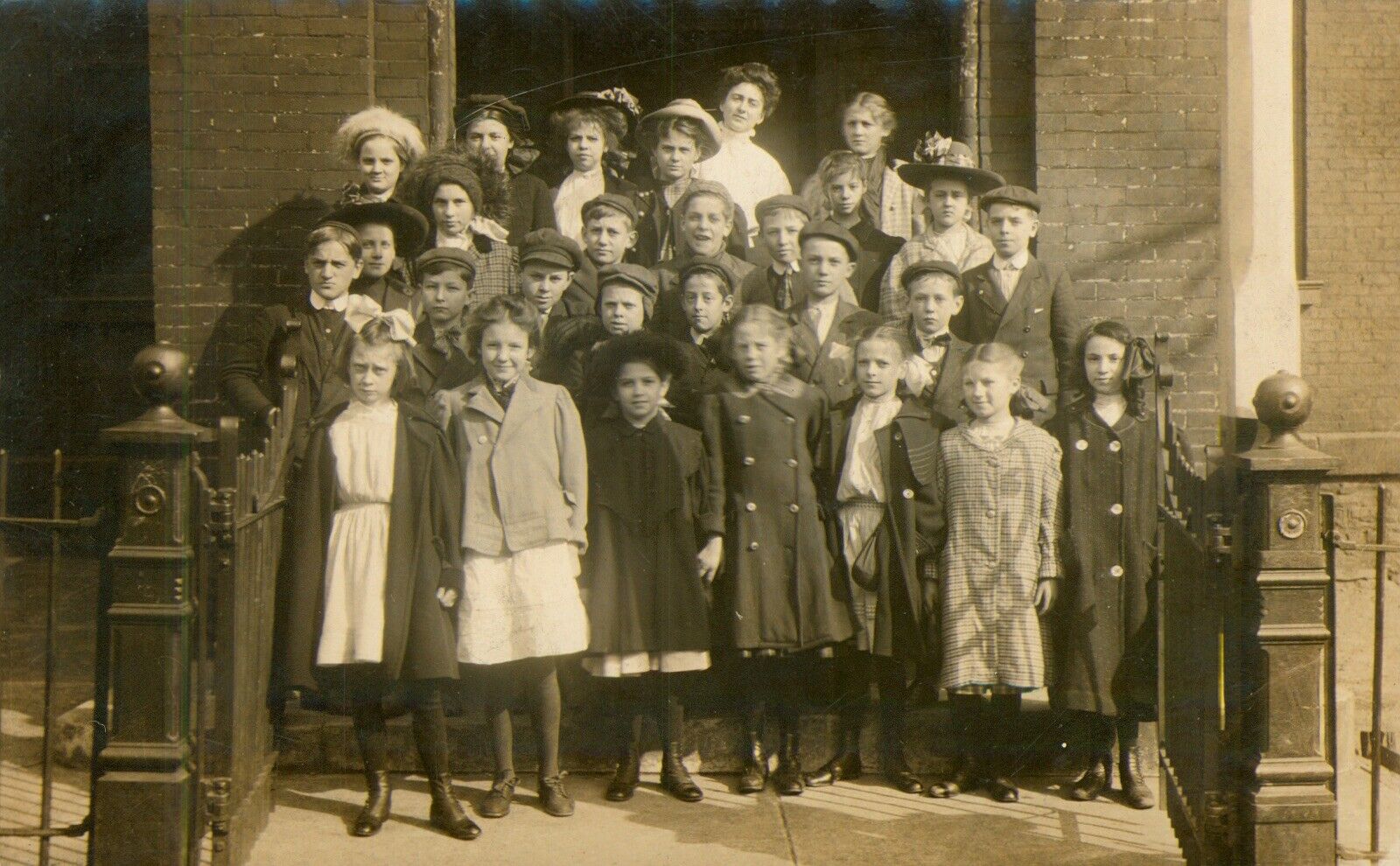 POSTCARD Group School Picture c1910 ANTIQUE RPPC Real Photo Boys Girls Teachers 