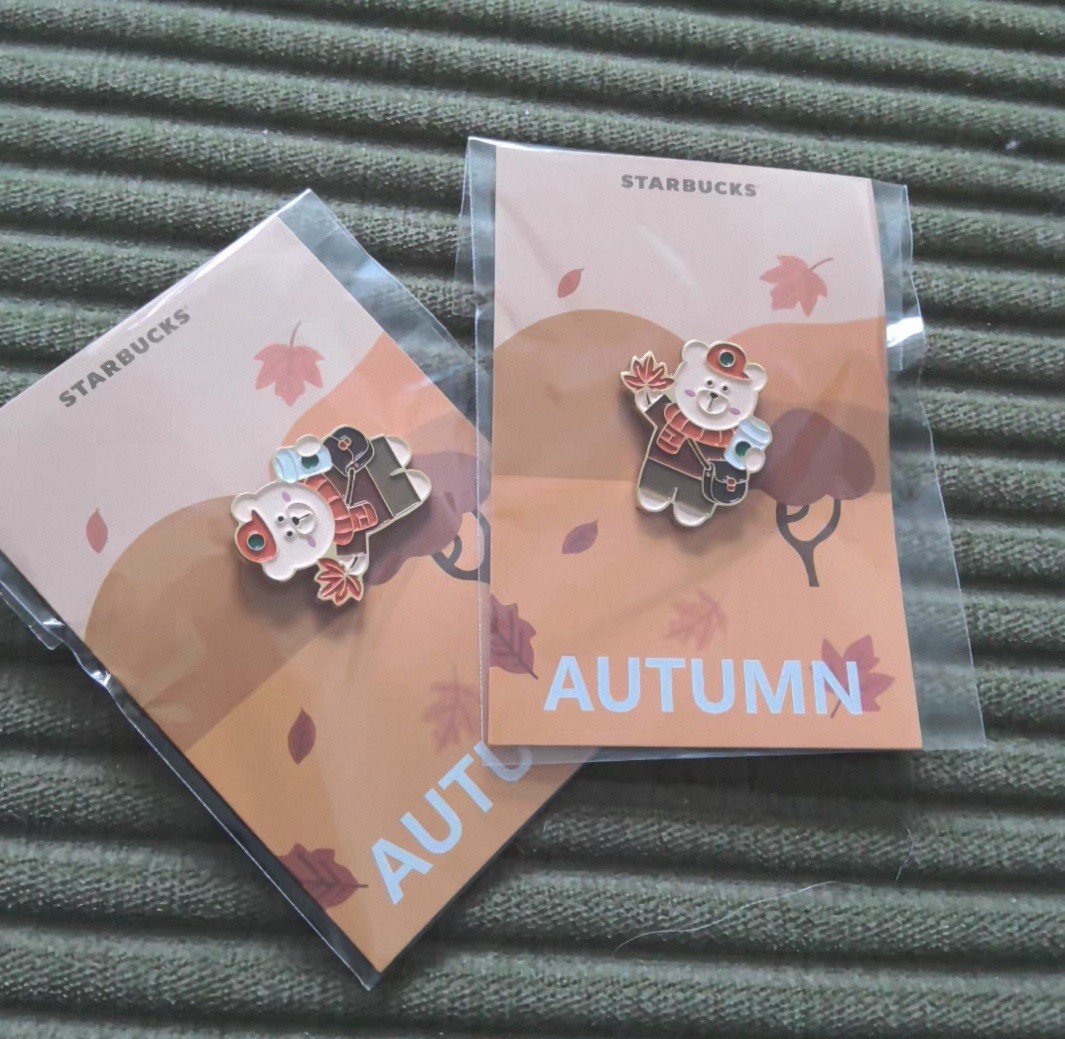 Starbucks Autumn Bear Enamel Pin Fall Maple Leaf Bear Badge Collectible Pin 1PC