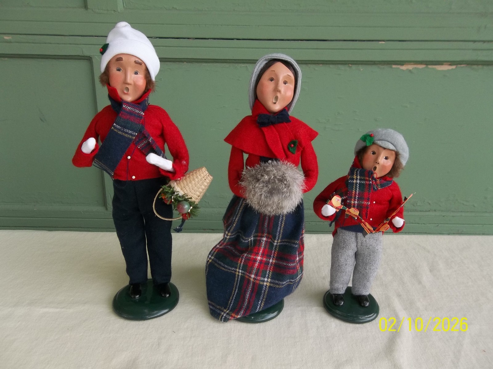 Set of 3 Byers\' Choice Traditional Christmas Family Carolers Limited Edition