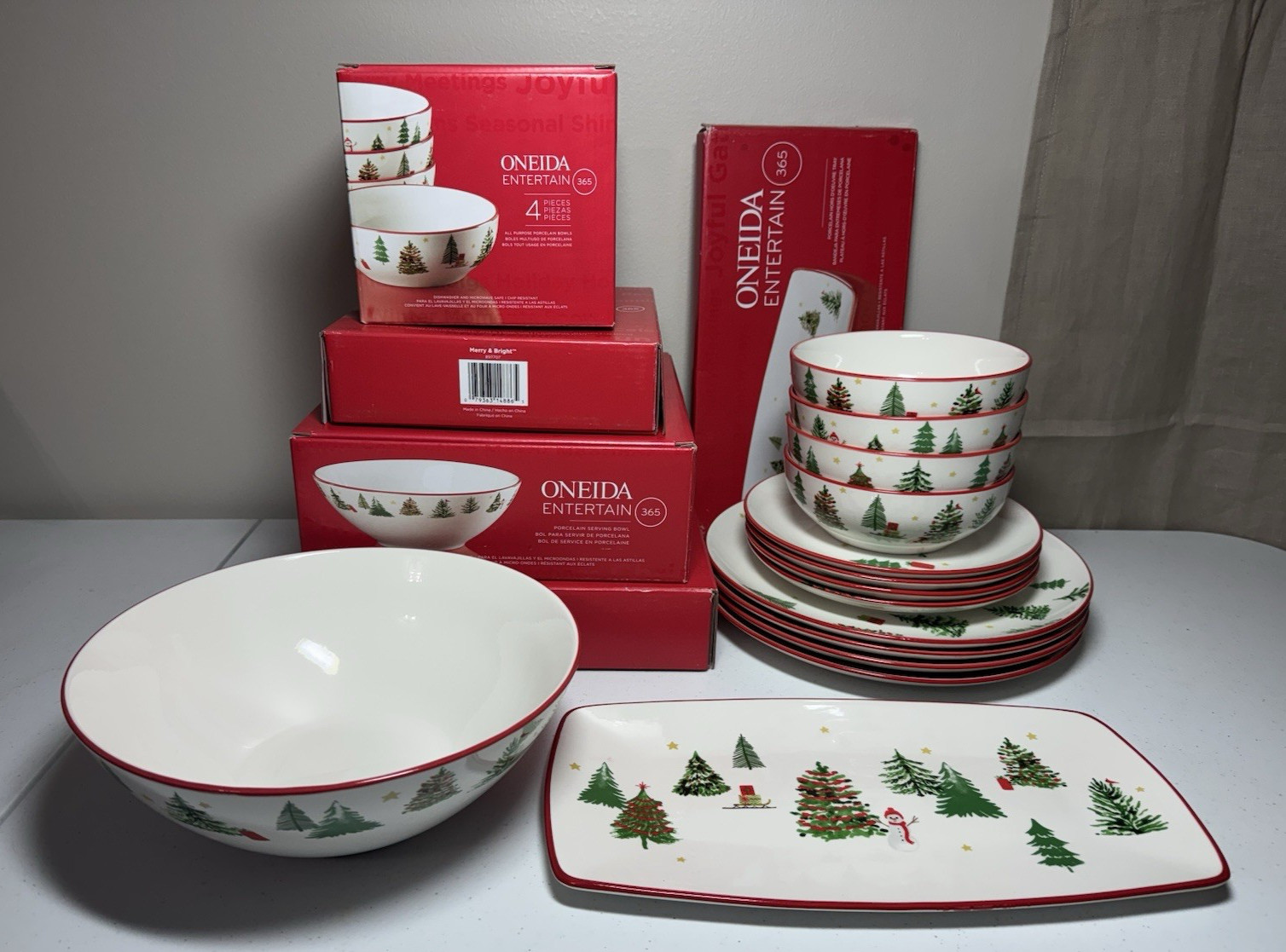 Oneida (LENOX) Entertain 365 Merry & Bright 13-Pc Christmas China Set NIB
