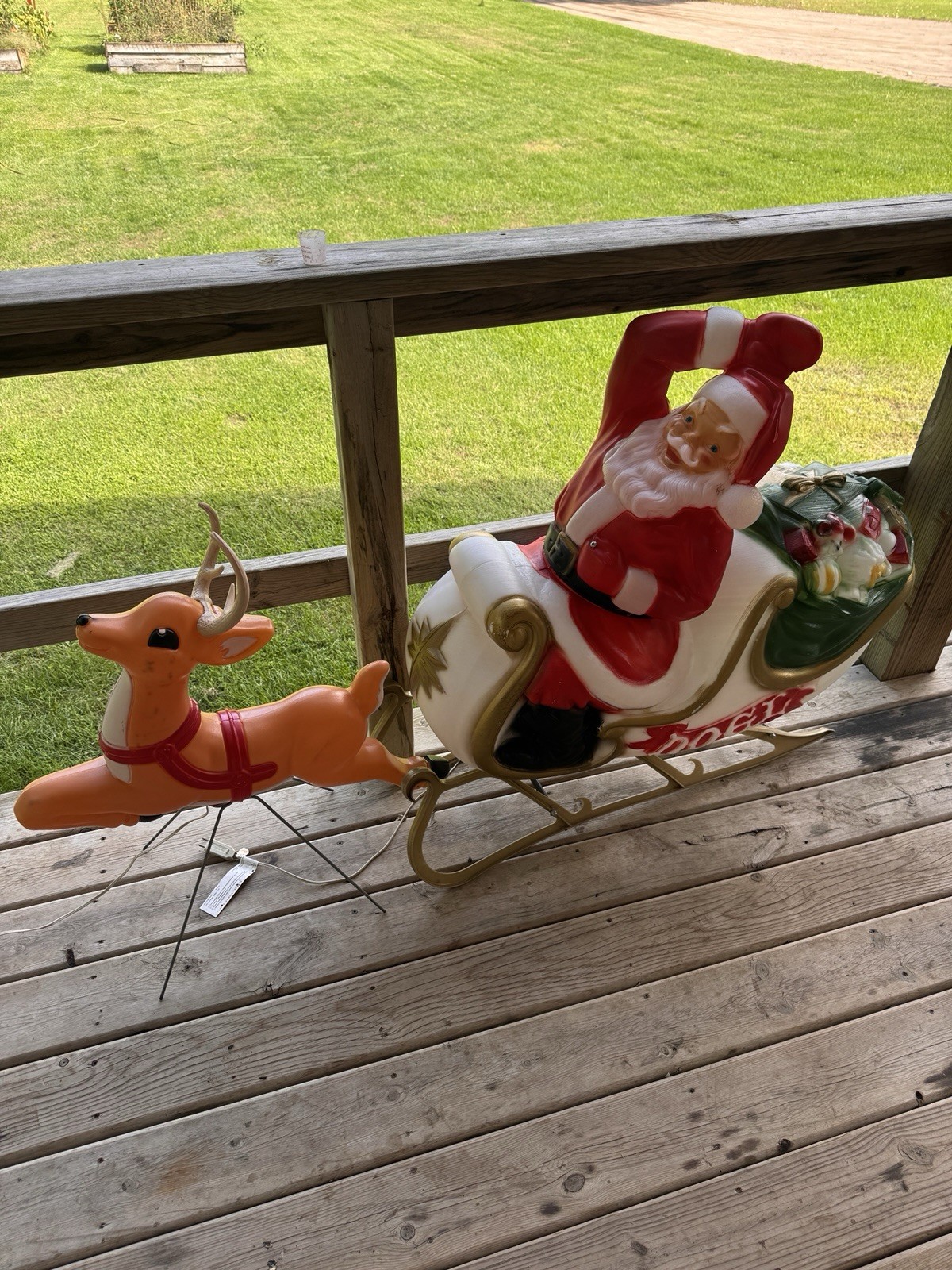 Vintage Empire Christmas Blow Mold Santa Claus Sleigh W/Reindeer *Great Color* Vintage Empire Christmas Blow Mold Santa Claus Sleigh W/Reindeer *Great Color*