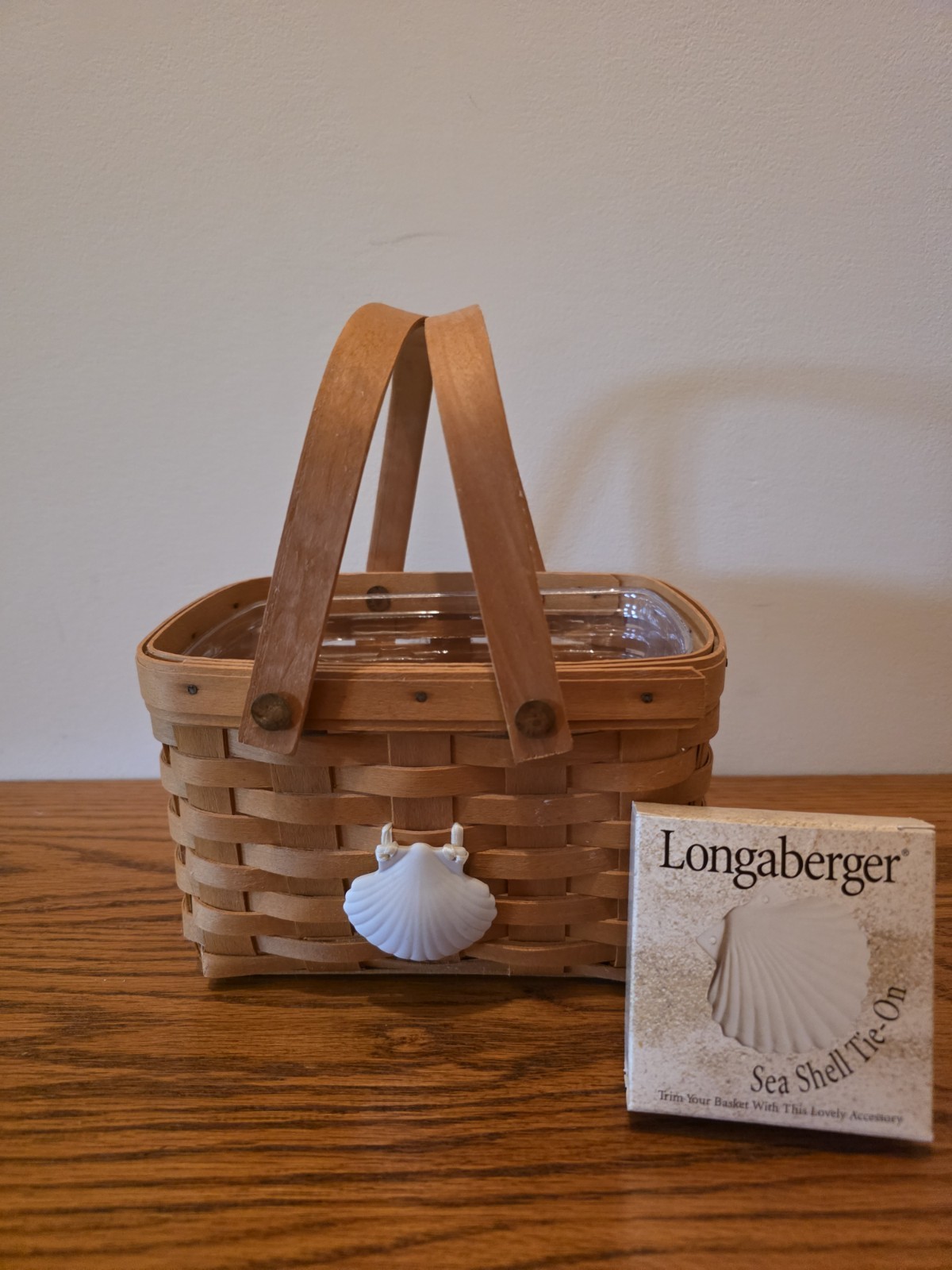 1999 Longaberger Seashell Basket w/ Seashell Tie-On & Protector