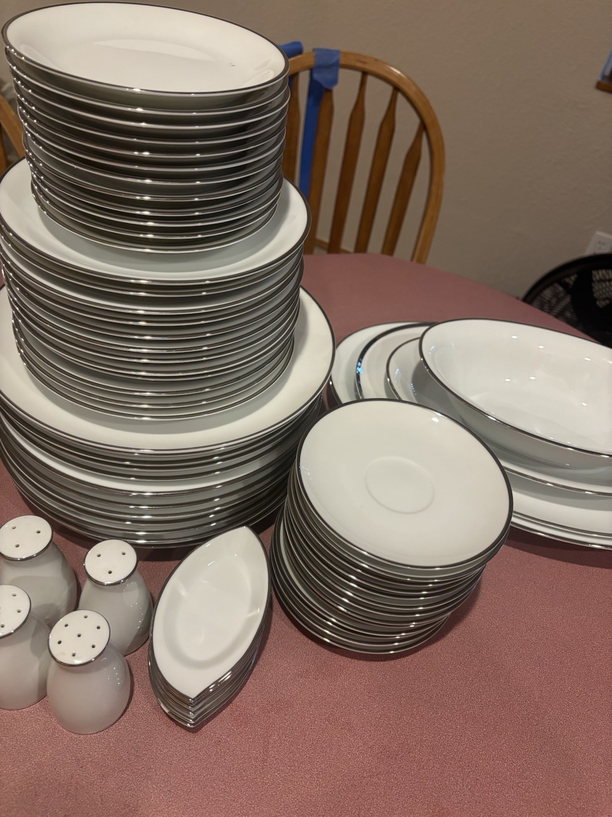 Noritake Silverdale Fine China- 95 Piece Set #5594