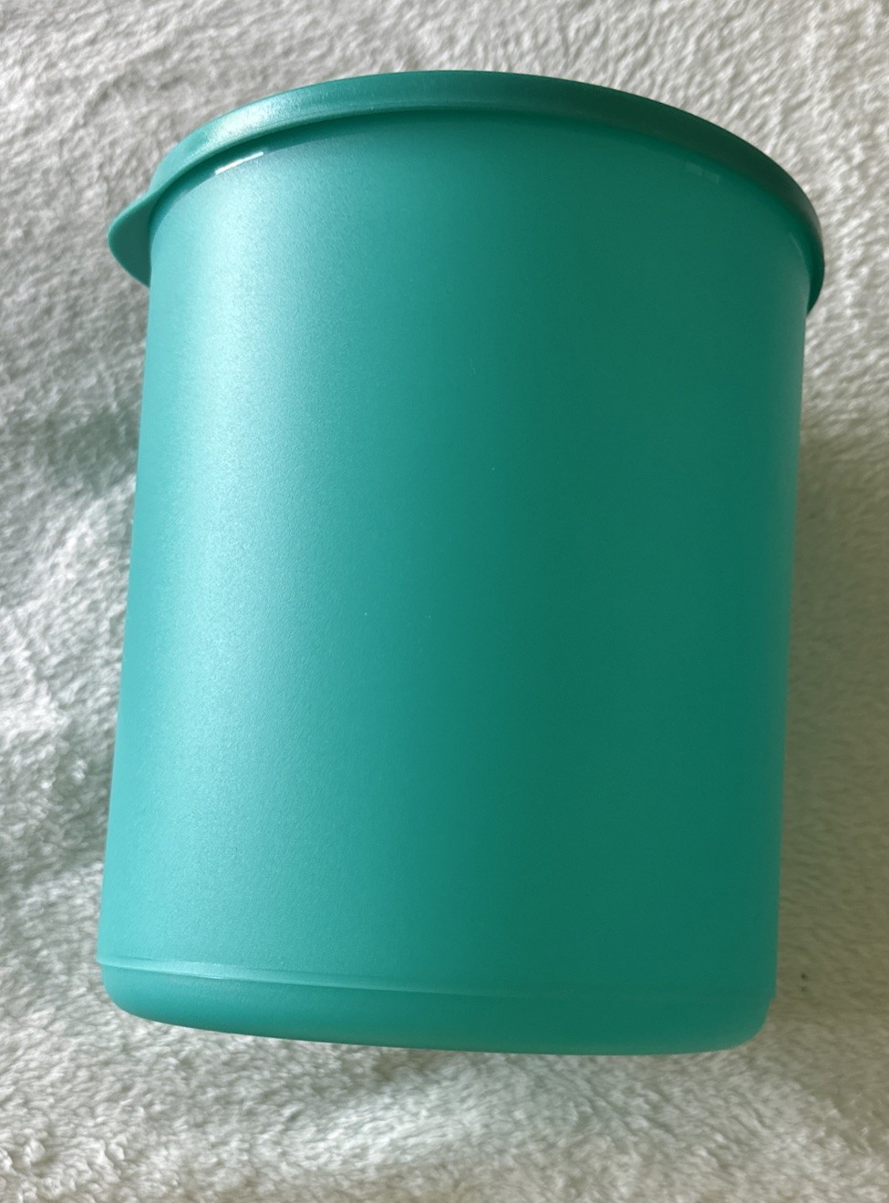 Tupperware Round Extra Large Dry Goods Storage 14 Cup 3.3 Liter New Aqua Blue