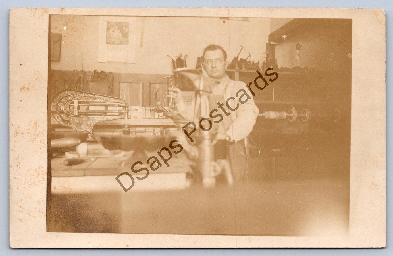 K60/ Interesting RPPC Postcard c1910 Worker Factory Interior Occupational 273