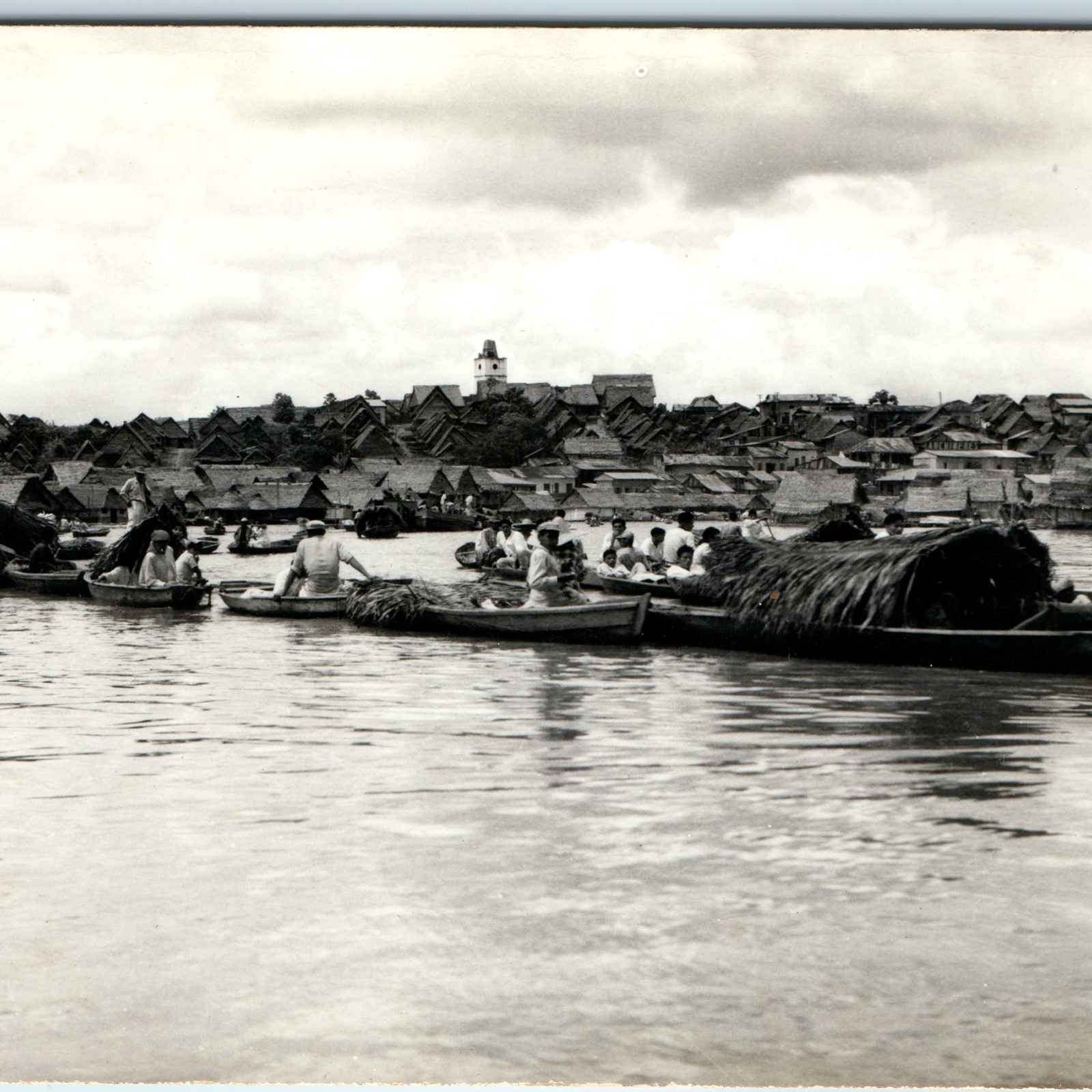 c1940s Iquitos, Peru Amazon River RPPC Wooden Boats Floating Village Huts Foto
