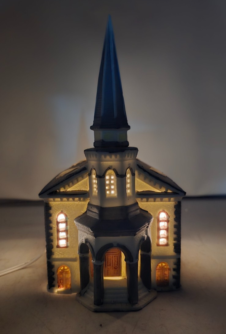 Vintage Lemax 1993 St Cathedral Church Christmas Village Lighted Porcelain Chape