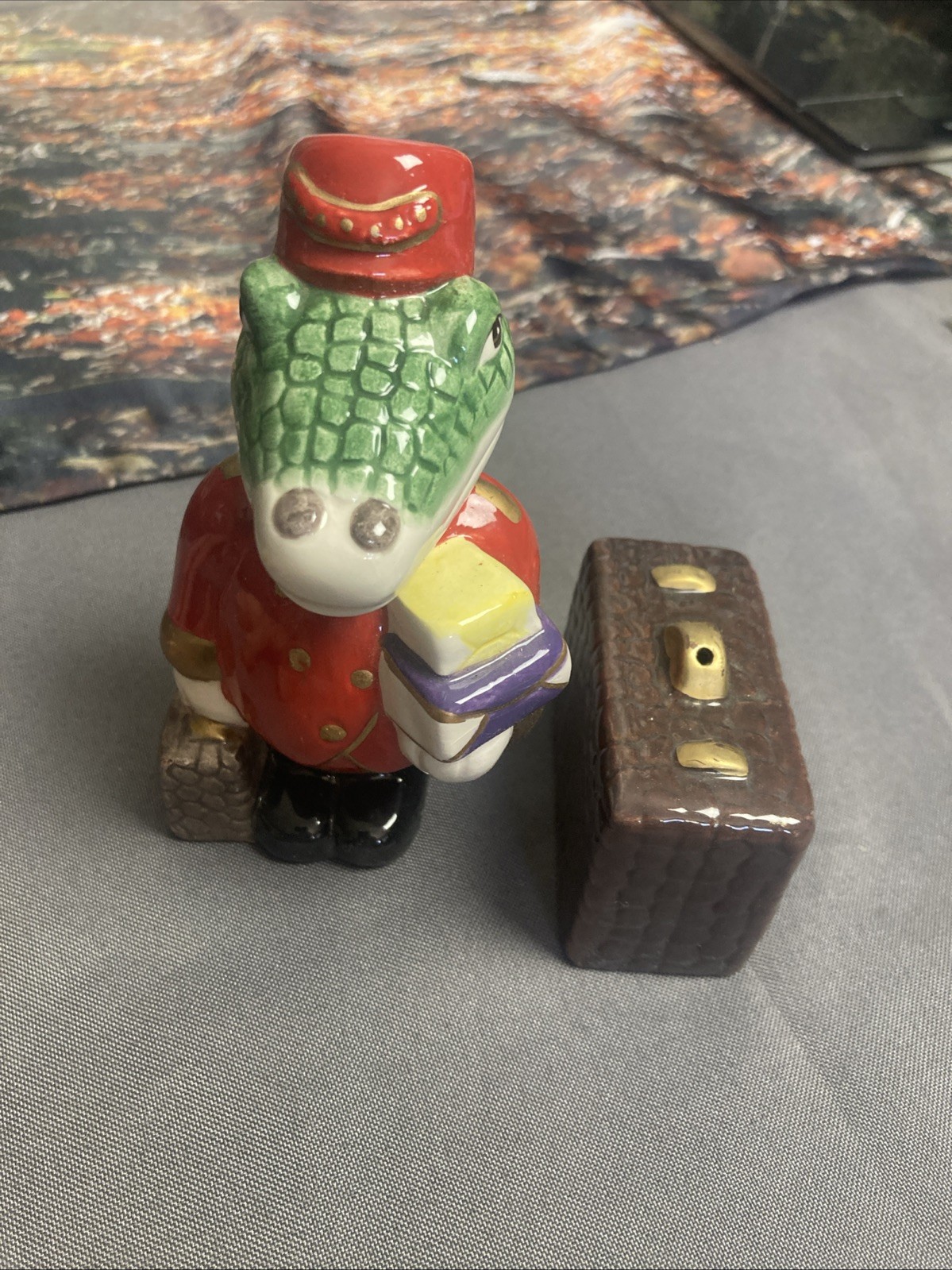 Vintage Alligator Bellhop & Suitcase Bag Salt and Pepper Shakers Ceramic Vintage Alligator Bellhop & Suitcase Bag Salt and Pepper Shakers Ceramic