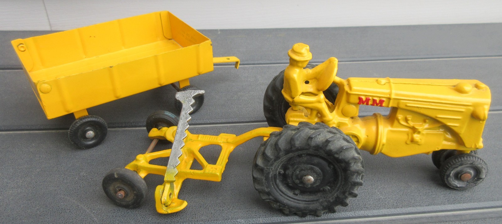 Vintage SLIK Minneapolis-Moline RTU Toy Tractor Sickle Mower ERTL Wagon 1/32