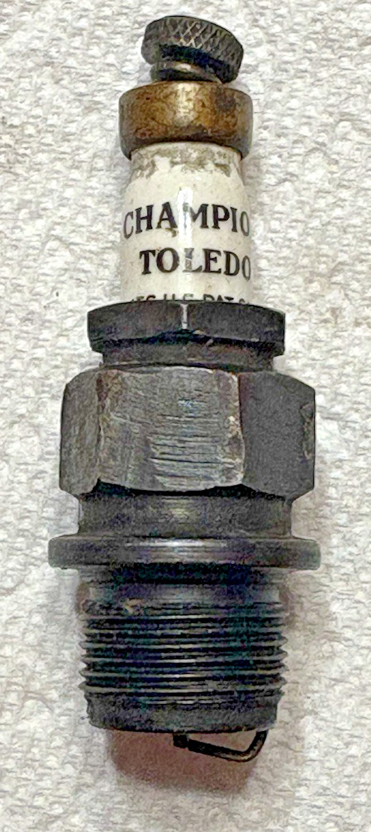 VTG ANTIQUE CHAMPION TOLEDO SPARK PLUG 3 PIECE TAKE APART BROKEN INSULATOR