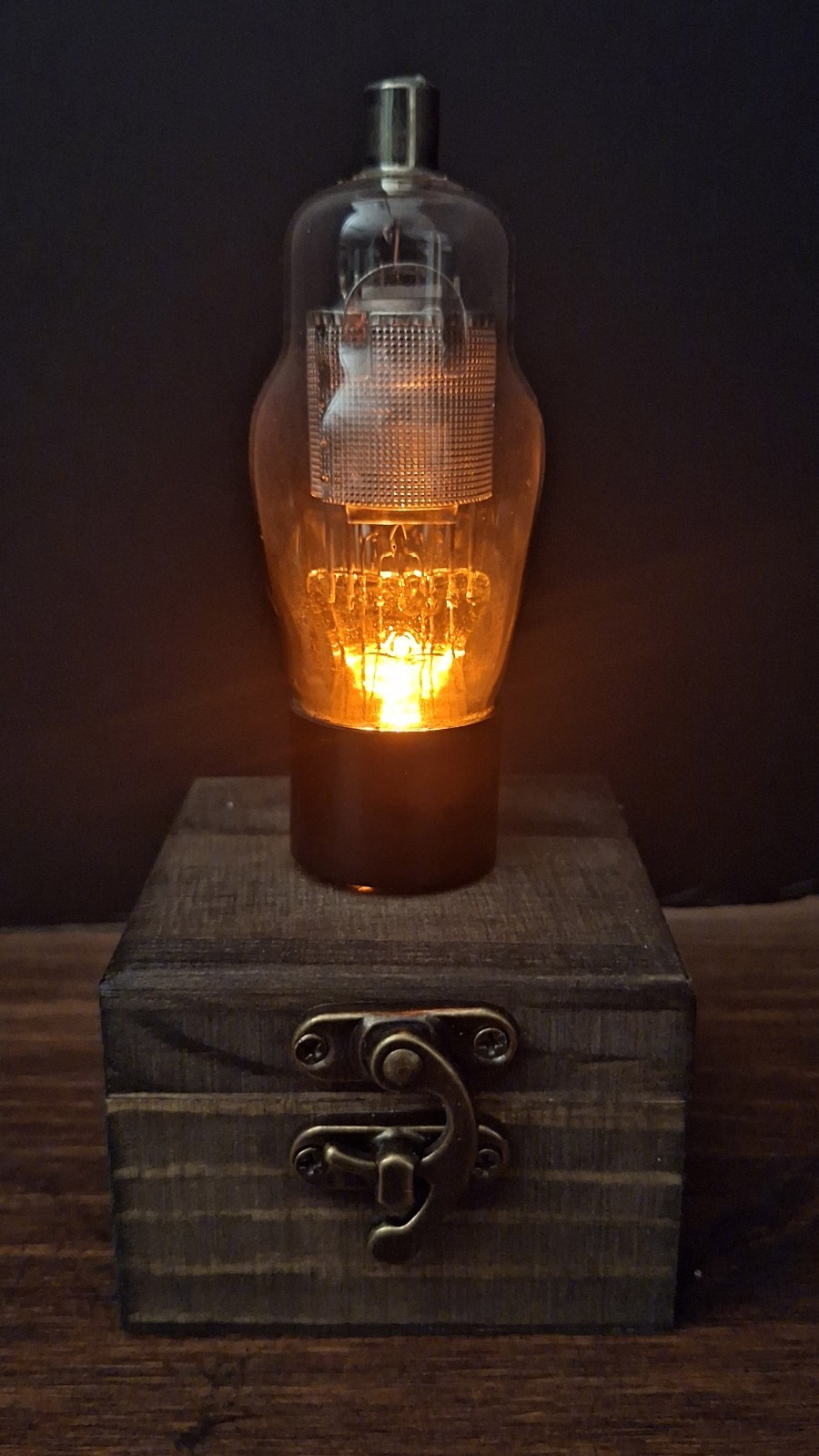Old Vintage Radio Lighted Vacuum Tube - LED Night Light / Amplifier Desk Lamp