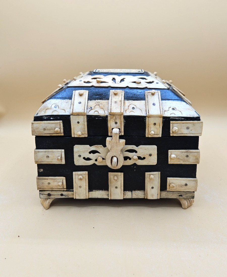 Antique Anglo-Indian Vizagapatam footed wooden box Antique Anglo-Indian Vizagapatam footed wooden box