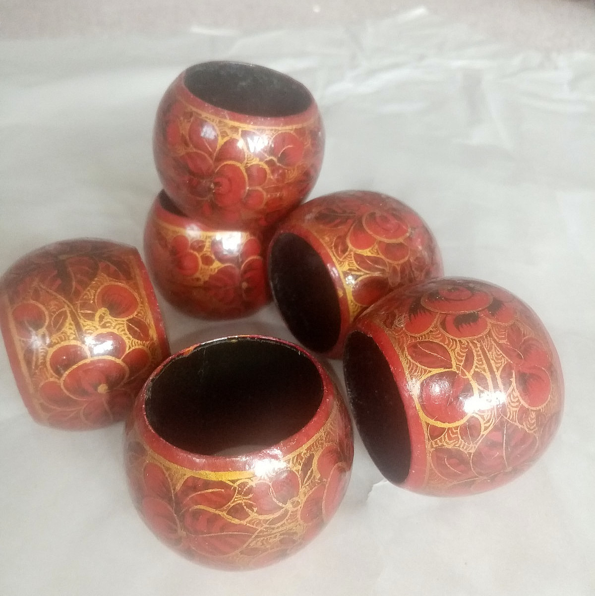 VINTAGE 1980\'S INDIAN PAPER MACHE HAND DECORATED NAPKIN SERVIETTE RINGS
