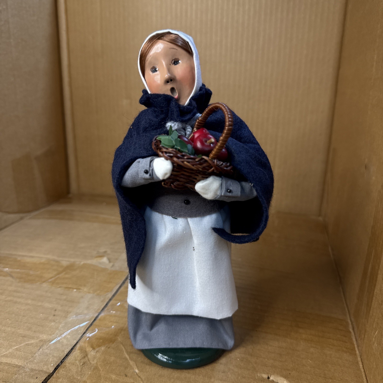 BYER'S BYERS' CHOICE  PILGRIM WOMAN 2005 holding basket. 9.5”