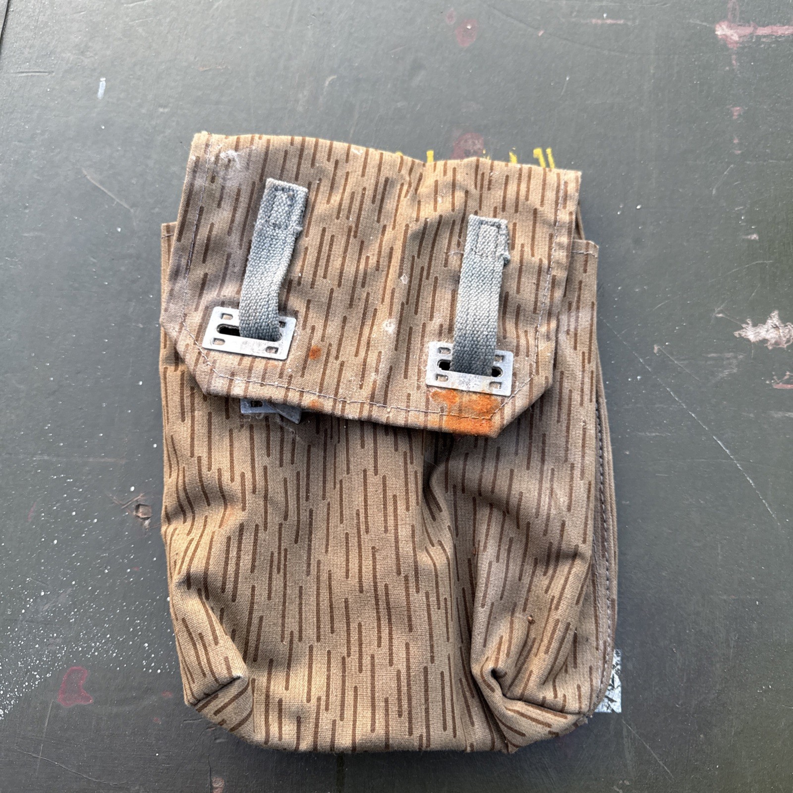 EAST GERMAN RAIN PATTERN MAGAZINE POUCH 4 CELL  NVA GDR ORIGINAL SURPLUS
