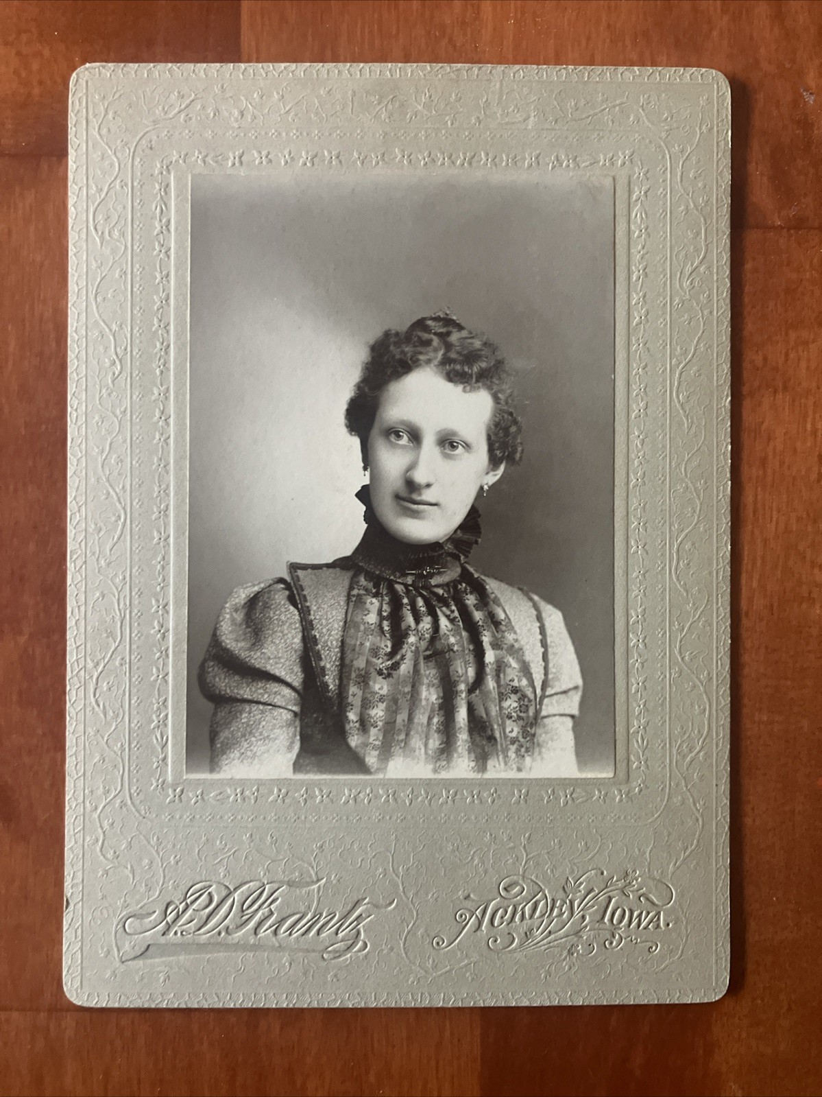 Pretty Woman B&W Cabinet Card Antique Photo Ackley IA Frantz