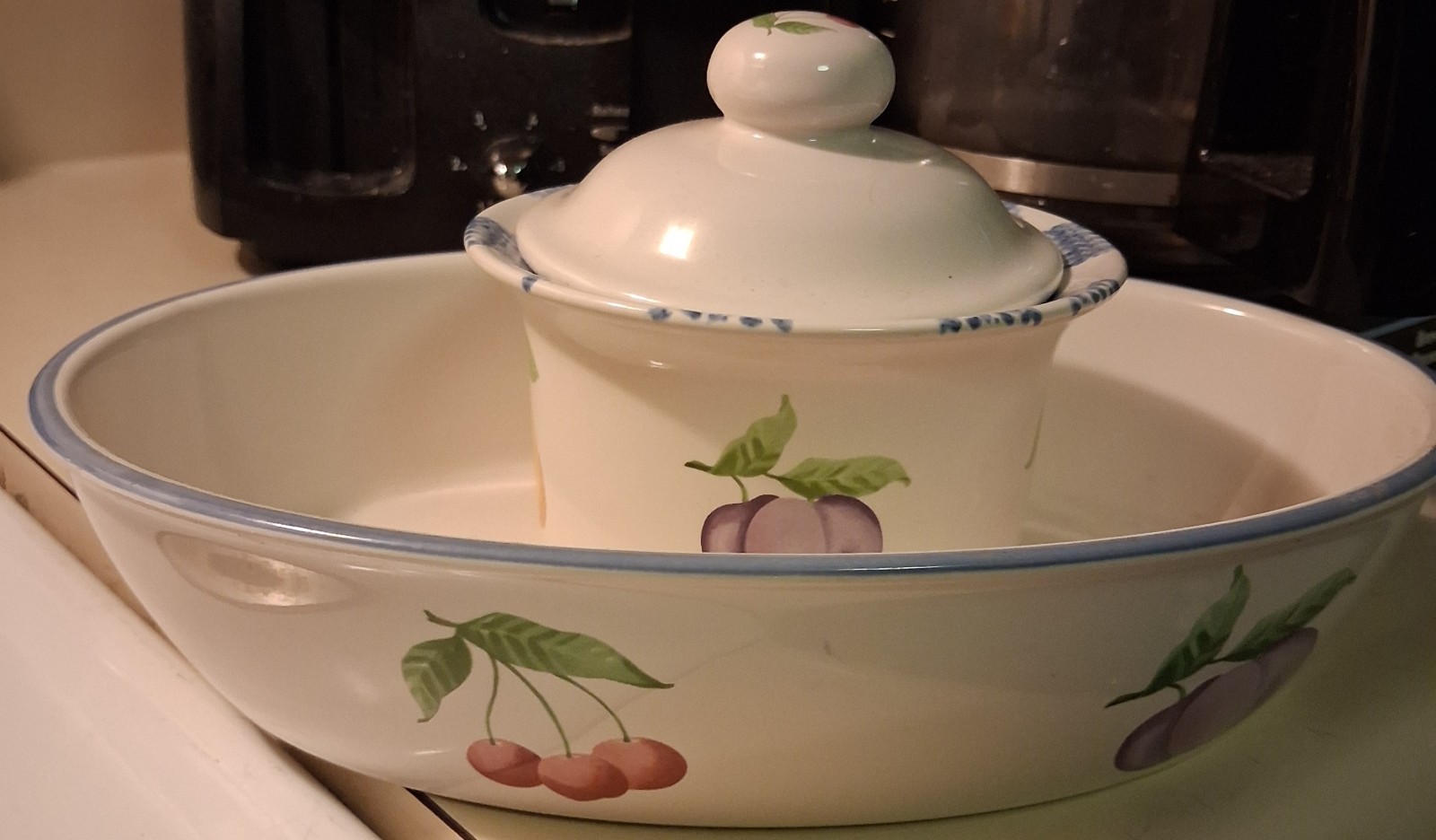 Pfaltzgraff Vintage 2pc Set With Fruit Design. Never Used 