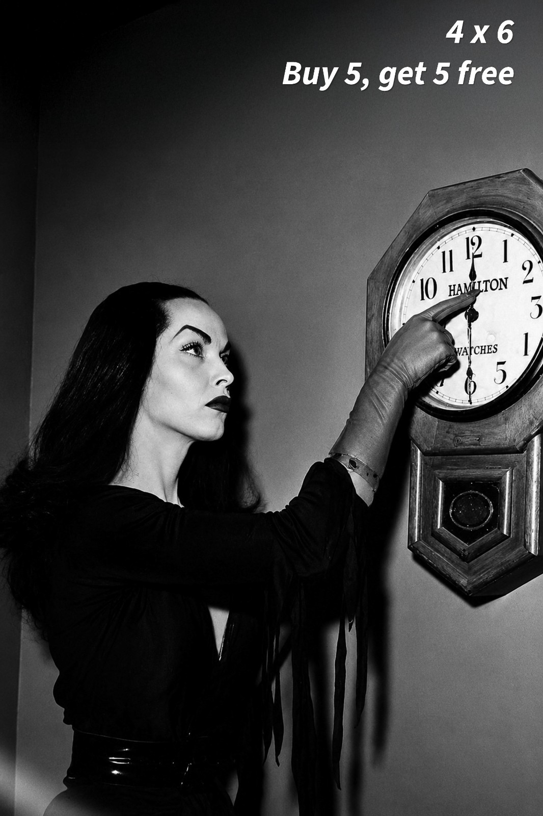 VAMPIRA - 4x6 Publicity Photo 🟣Vintage Collectible Horror Host Portrait