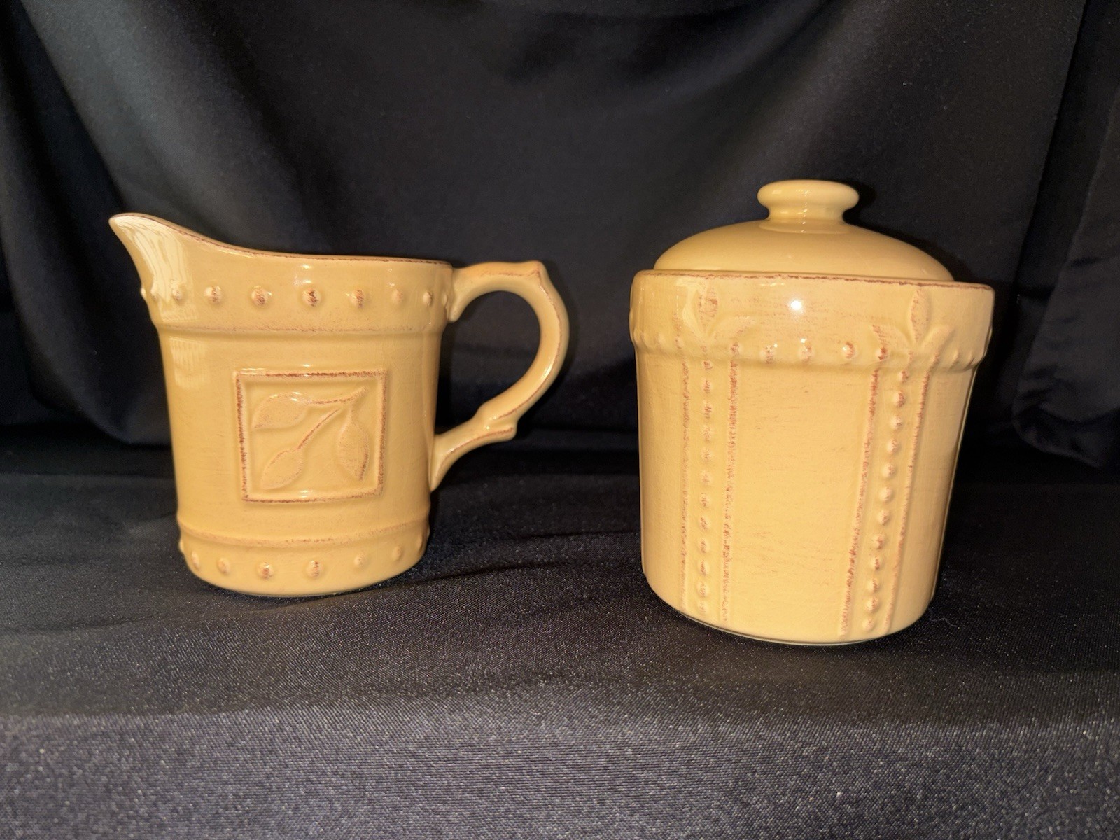 2001 Signature Sorrento Wheat Gold Sugar And Creamer Set. Excellent Condition