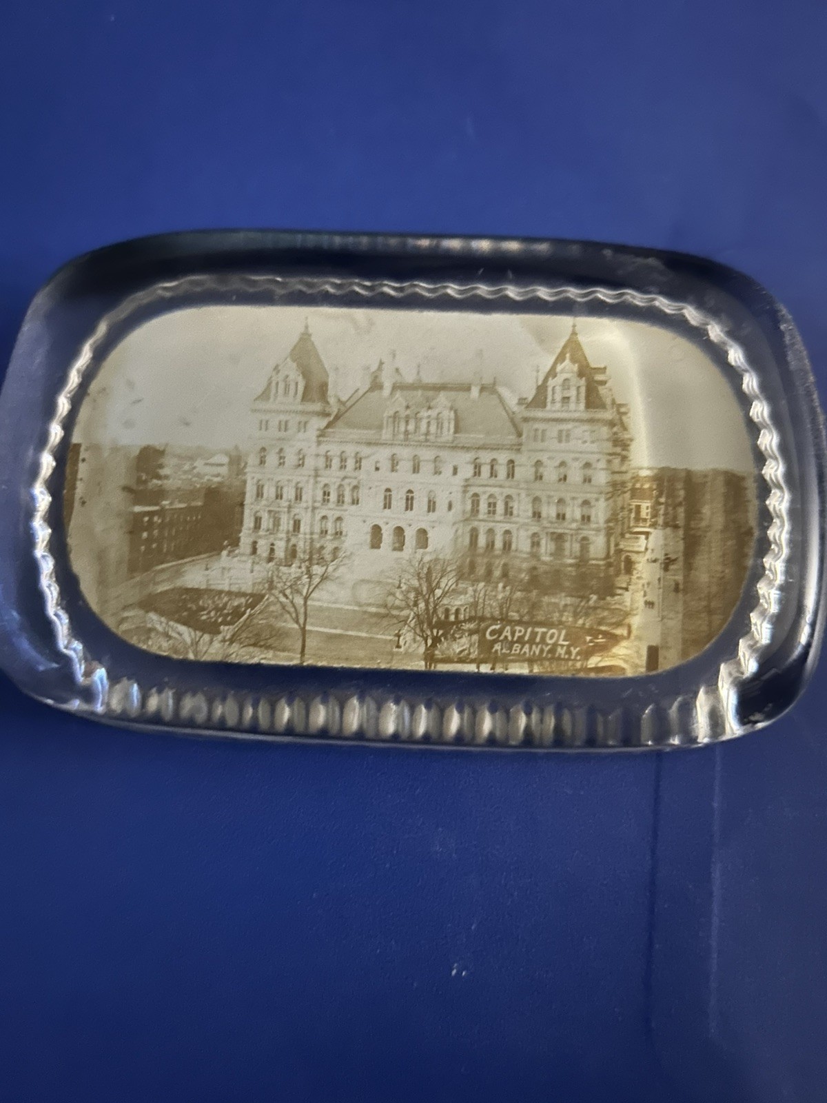 Albany NY Glass paperweight. Image of  NYS Capitol building. Great display item