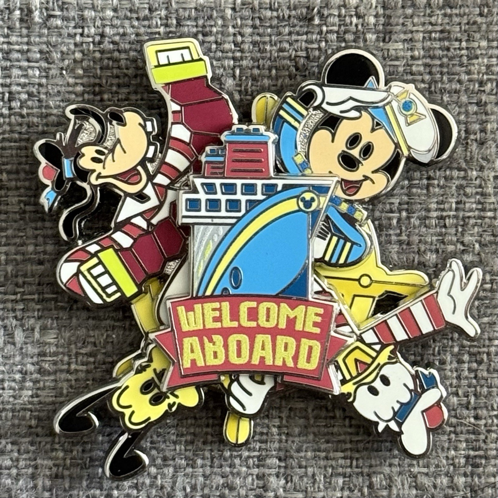 Disney Cruise Welcome Aboard Spinner Mickey Donald Pluto Goofy Pin B6 *FLAW*