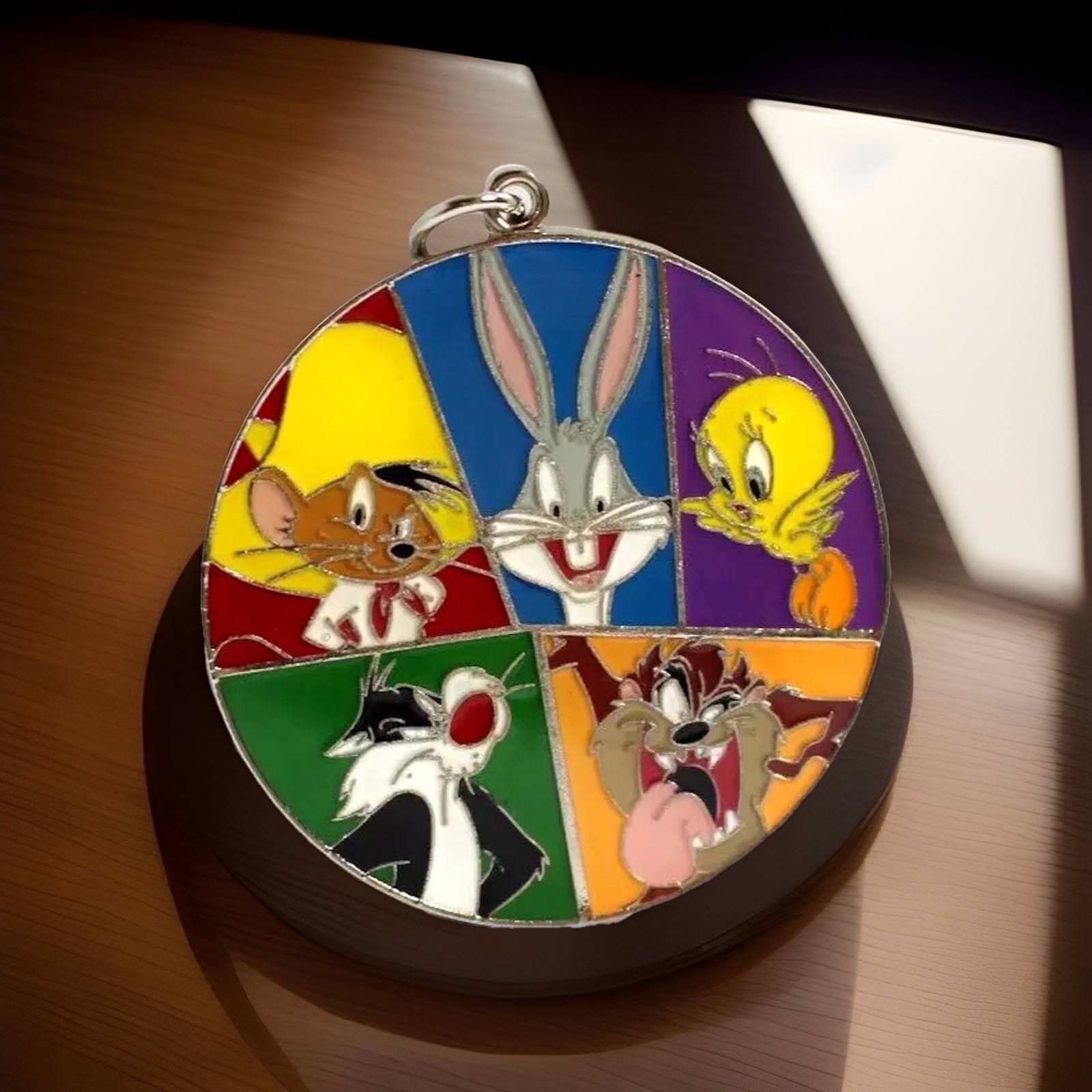 SIX FLAGS SPEEDY GONZALEZ & FRIENDS ENAMEL KEY CHAIN MAGIC MOUNTAIN LOONEY TOONS