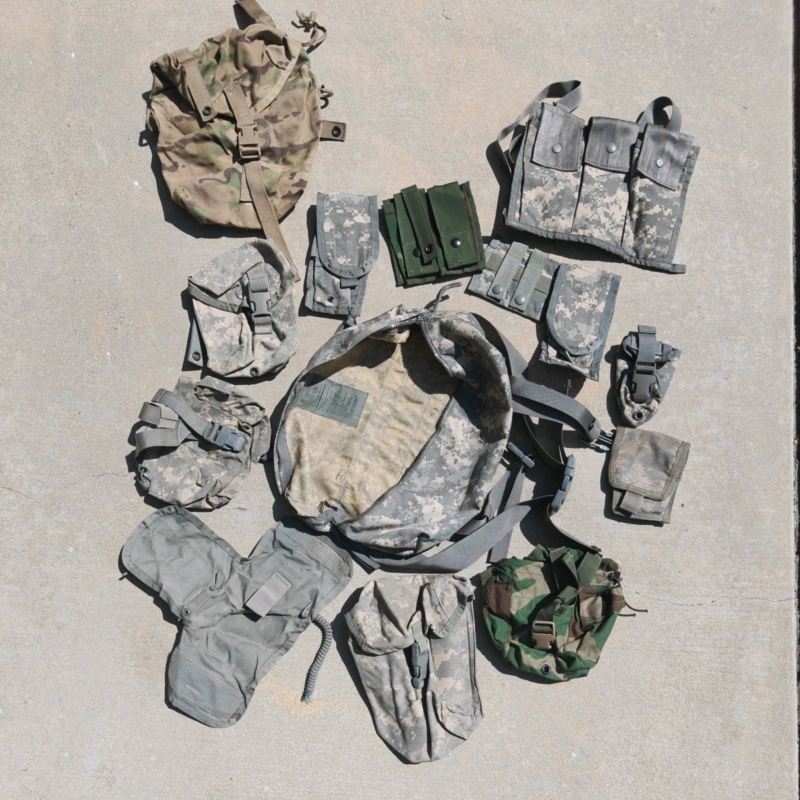 ORIGINAL US MILITARY DIGITAL CAMO WAIST BAG WITH VARIOUS MAG POUCHES