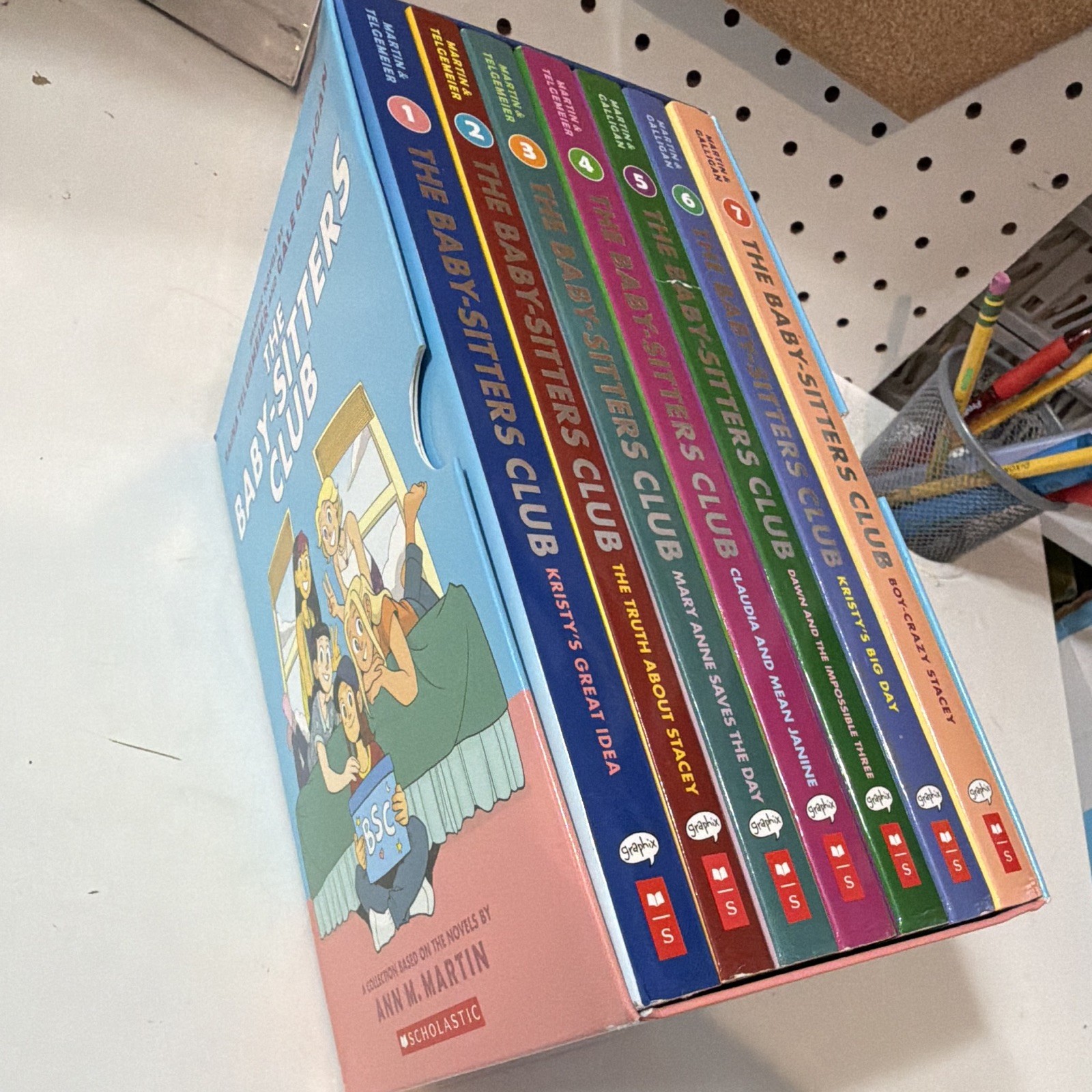 Scholastic The Baby-Sitters Club Graphic Novels Box Set 1-7 Telgemeier