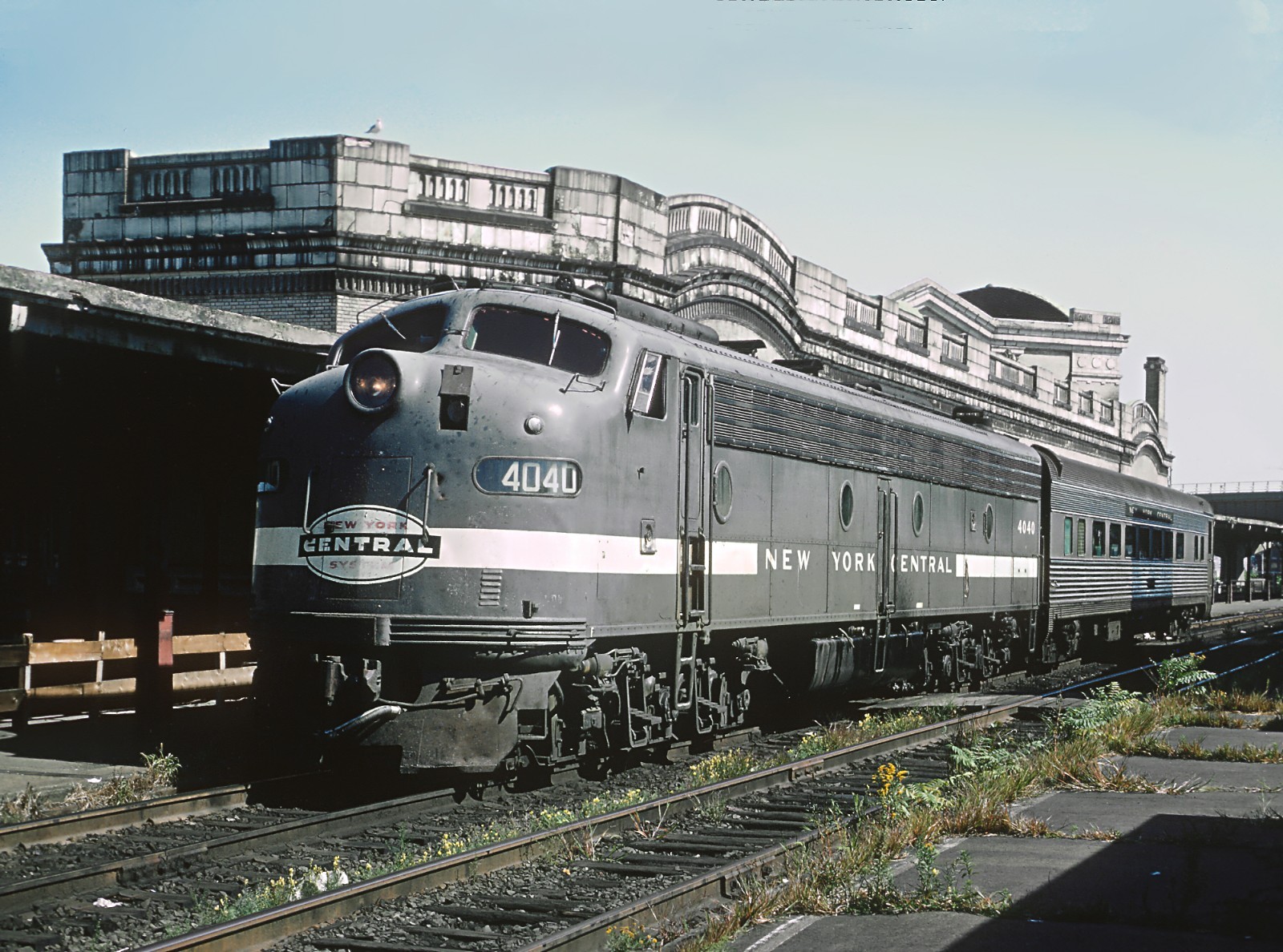 Ex-NYC E8A 4040 w Penn Central train 405, at Worcester, MA 1968 8.5 x 11 Photo