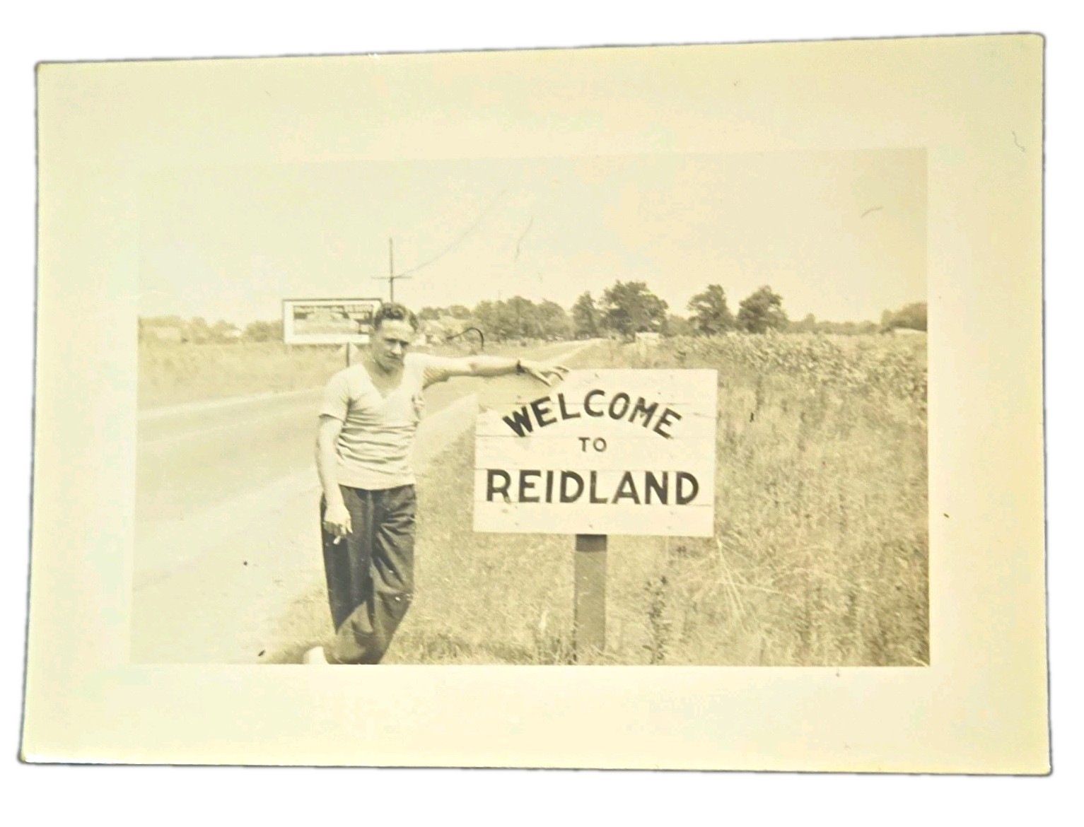 Vintage 1940s Photo Lot 2 Welcome to Reidland Kentucky Sign Paducah Pvt Furton 