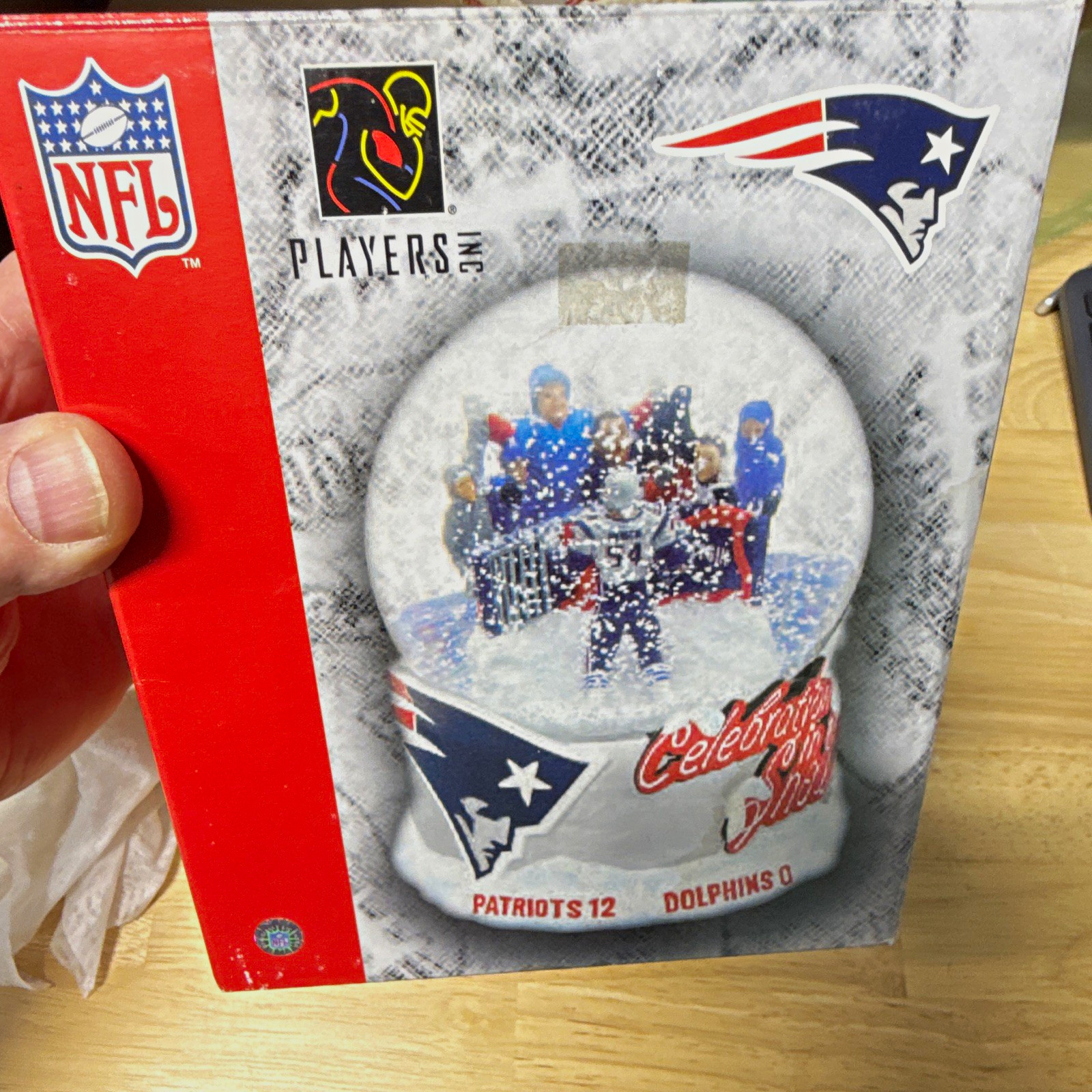 Forever Collectibles NFL New England Patriots Round Glass Glitter Snow Globe