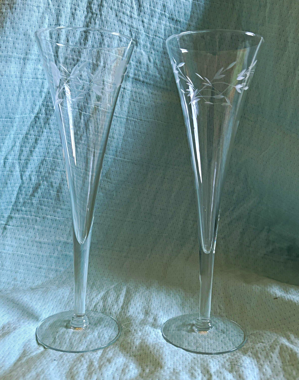 Princess House Etched Floral Stemmed Champagne Flutes, Set of 2 Two-Piece Glass Princess House Etched Floral Stemmed Champagne Flutes, Set of 2 Two-Piece Glass