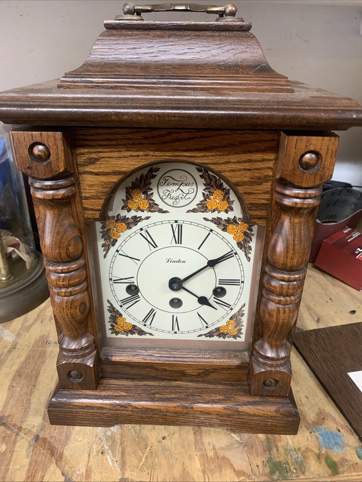 Vintage Linden Painted Dial Oak Bracket Clock Tempus Fugit / Missing Key Vintage Linden Painted Dial Oak Bracket Clock Tempus Fugit / Missing Key