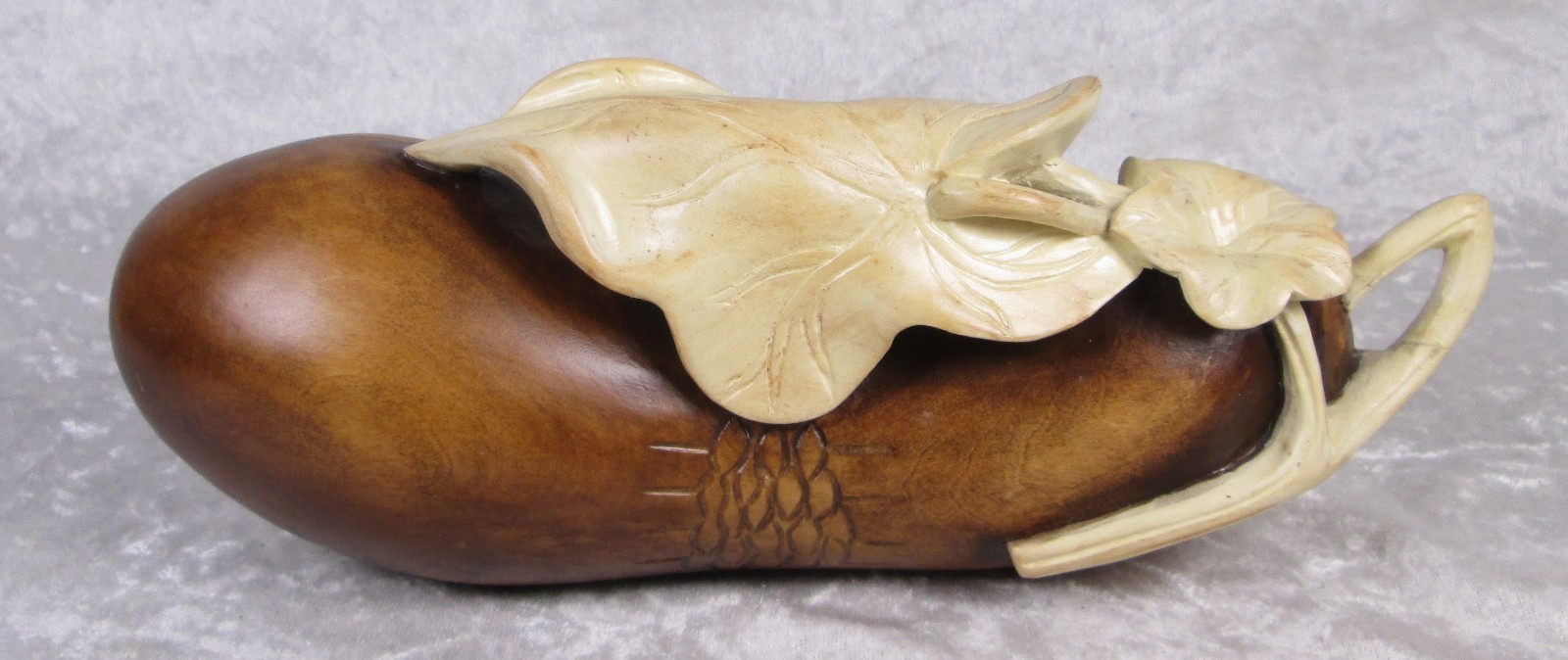 Japanese Wooden Hand Carved Gourd Treasure Box with Leaves 9-1/2 inch Vintage Japanese Wooden Hand Carved Gourd Treasure Box with Leaves 9-1/2 inch Vintage