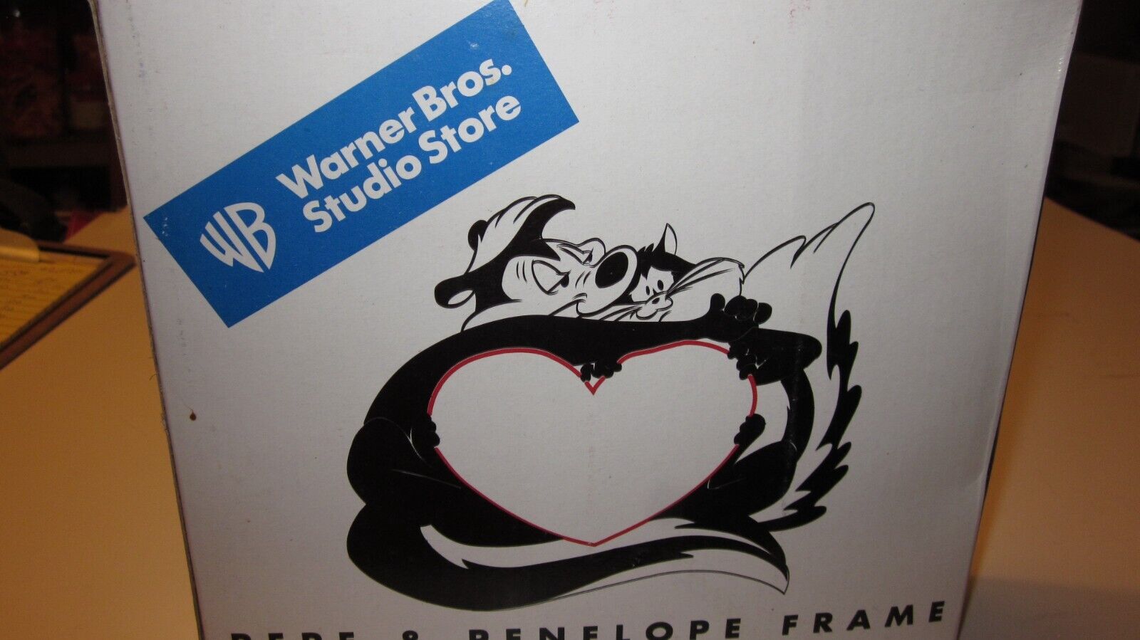 Warner Bros. Pepe Le Pew & Penelope Skunk love heart Photo Picture Frame 1998
