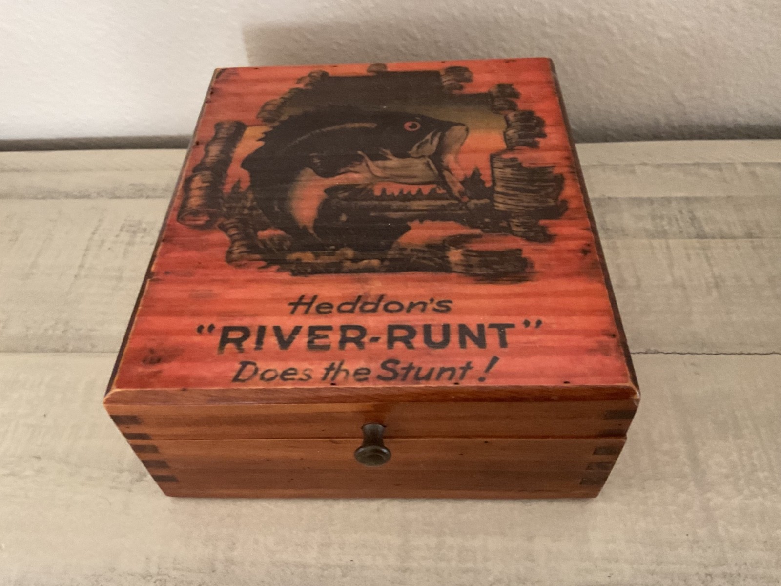 VINTAGE HEDDON’S RIVER-RUNT WOODEN FISHING / DISPLAY BOX MADE IN USA