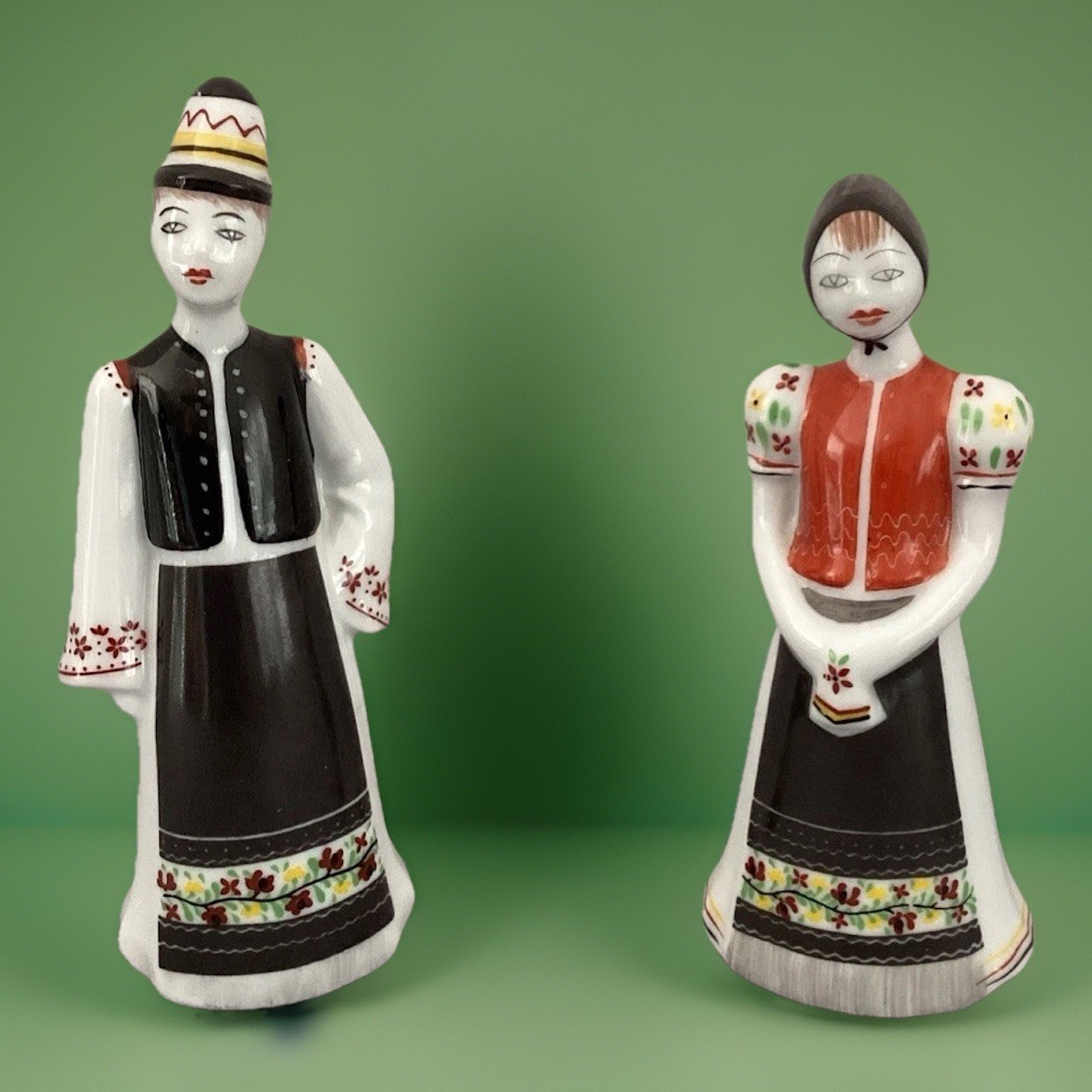 Vtg PORCELAIN STATUES HOLLOHAZA HAND PAINTED FIGURINES MID CENTURY DESIGN (2) Vtg PORCELAIN STATUES HOLLOHAZA HAND PAINTED FIGURINES MID CENTURY DESIGN (2)