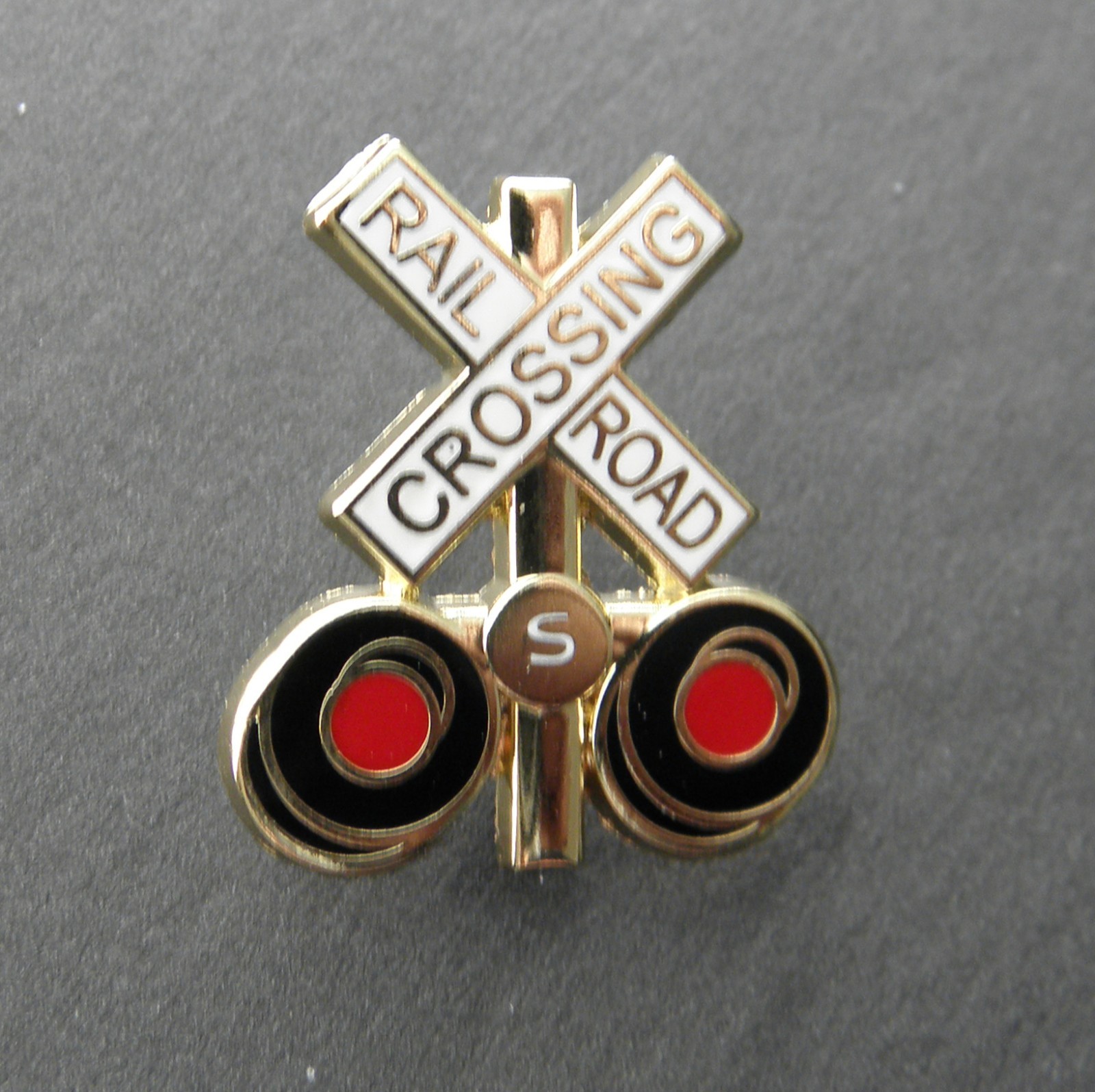 RAILROAD RAILWAY CROSSING SIGN SIGNAL LAPEL HAT PIN 7/8 INCH