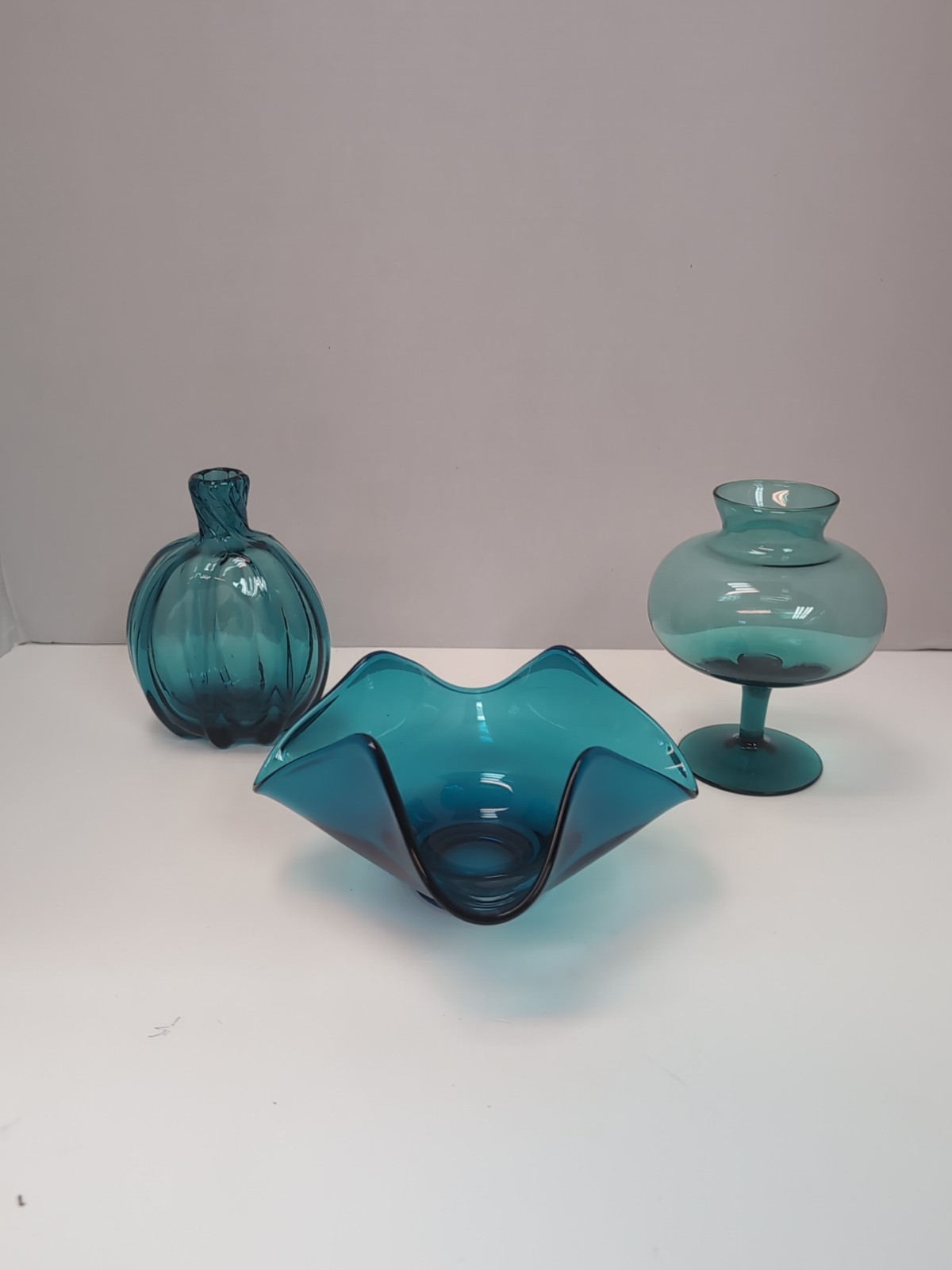 Lot Of 3 Peacock Blue Teal Art Glass 2 Bud Vases 5\