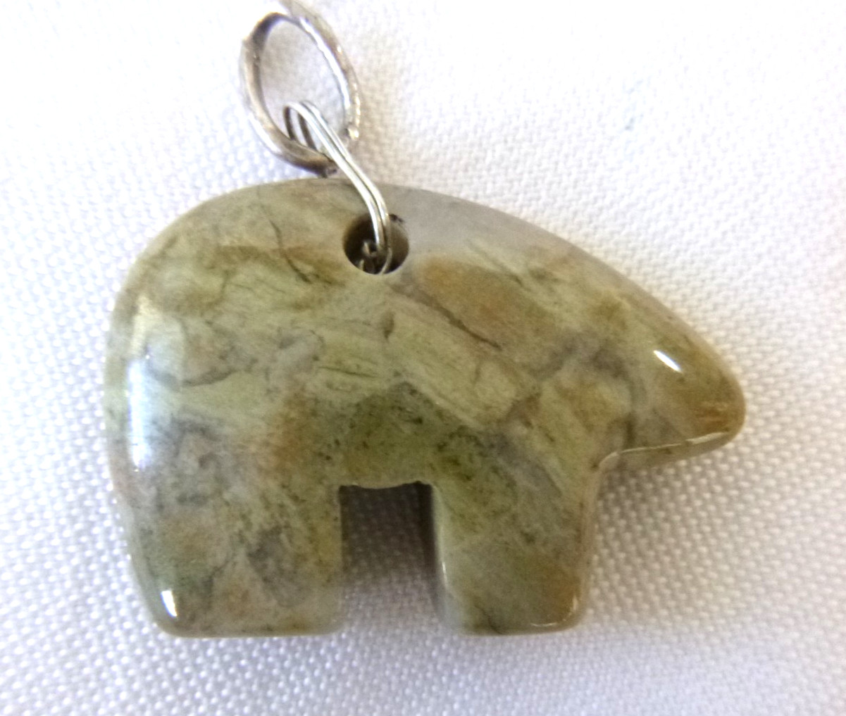 Vtg Native American Artisan Serpentine Bear Fetish Pendant 1\