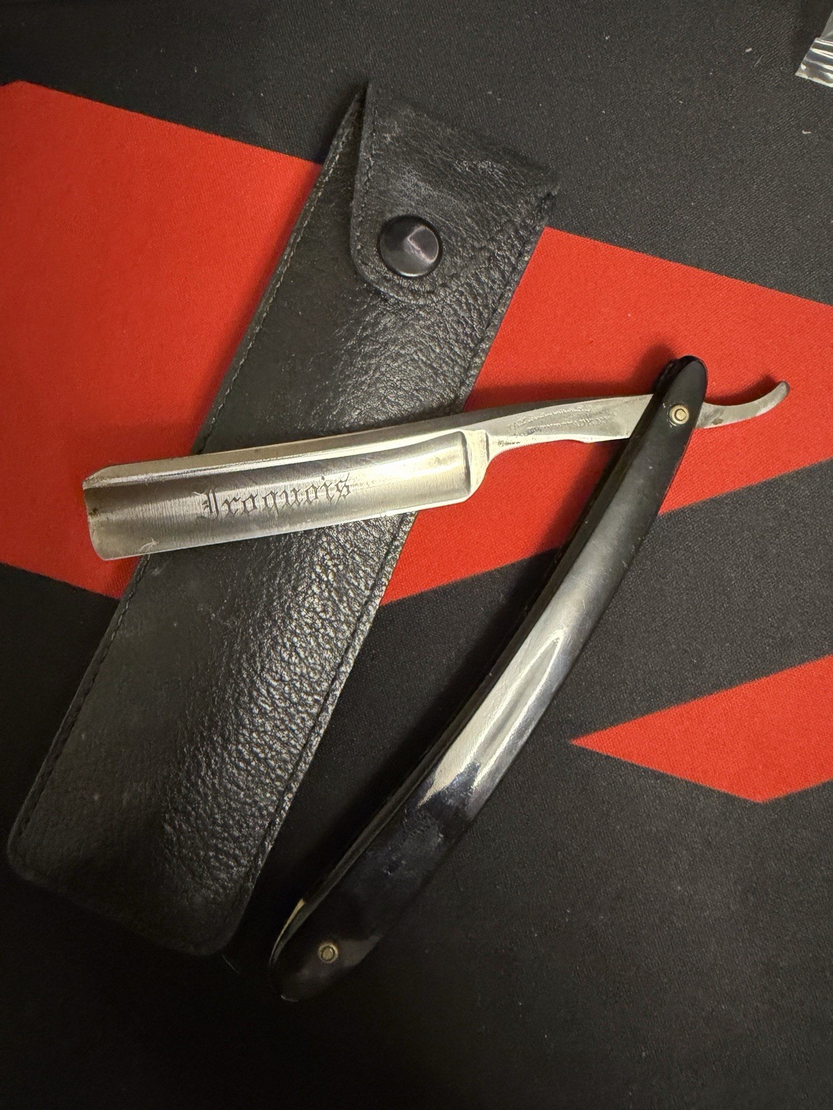 Iroquois Straight Razor. Antique. Iroquois Straight Razor. Antique.