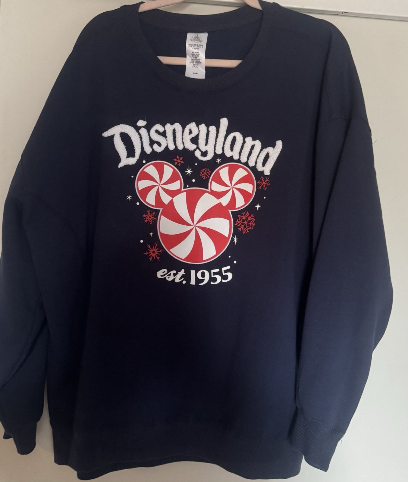 Disneyland Mickey Mouse Icon Peppermint Swirl Holiday Sweatshirt Size XL