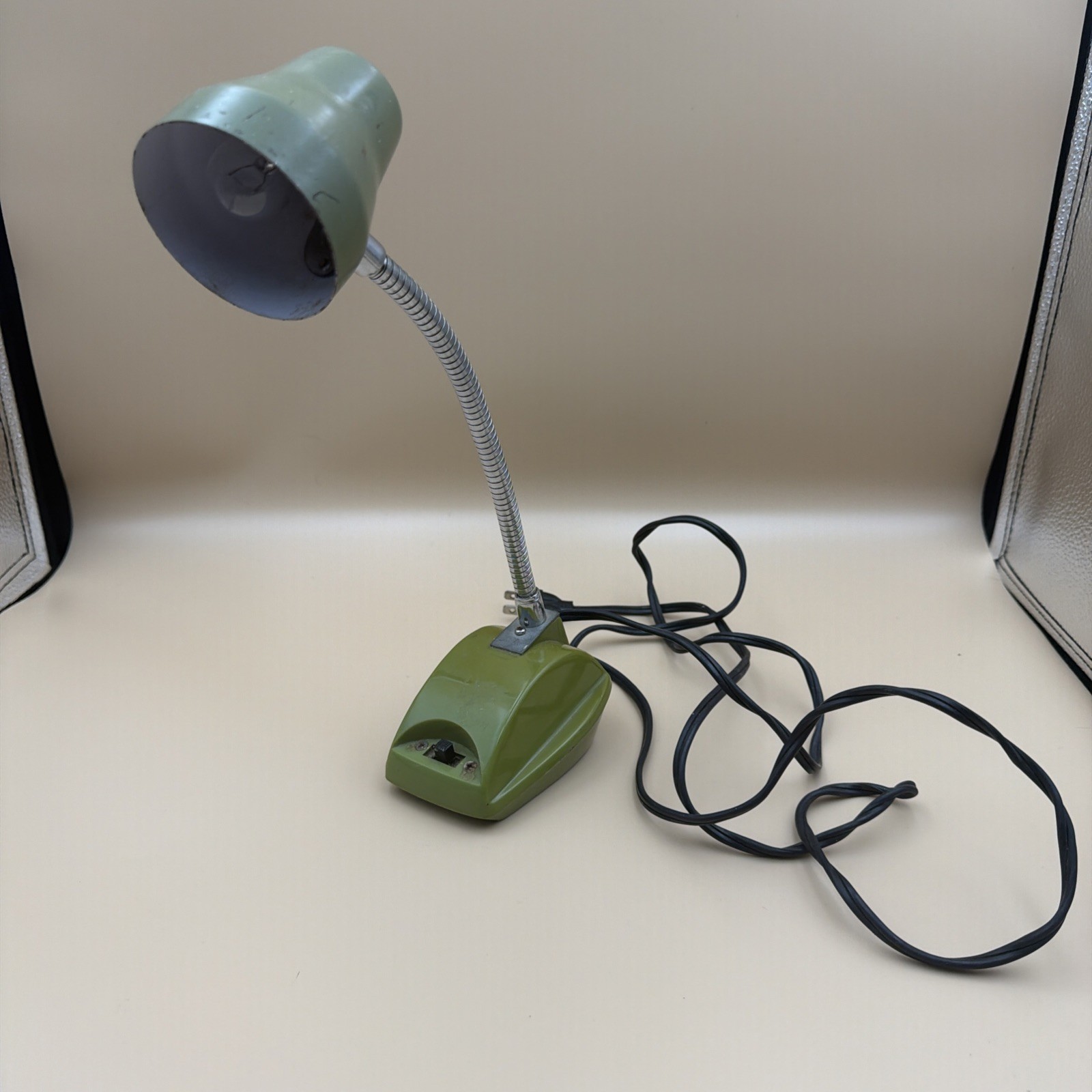 Vtg 1970s Green Flex Metal Desk Lamp - For Parts or Repair PLEASE READ DESC