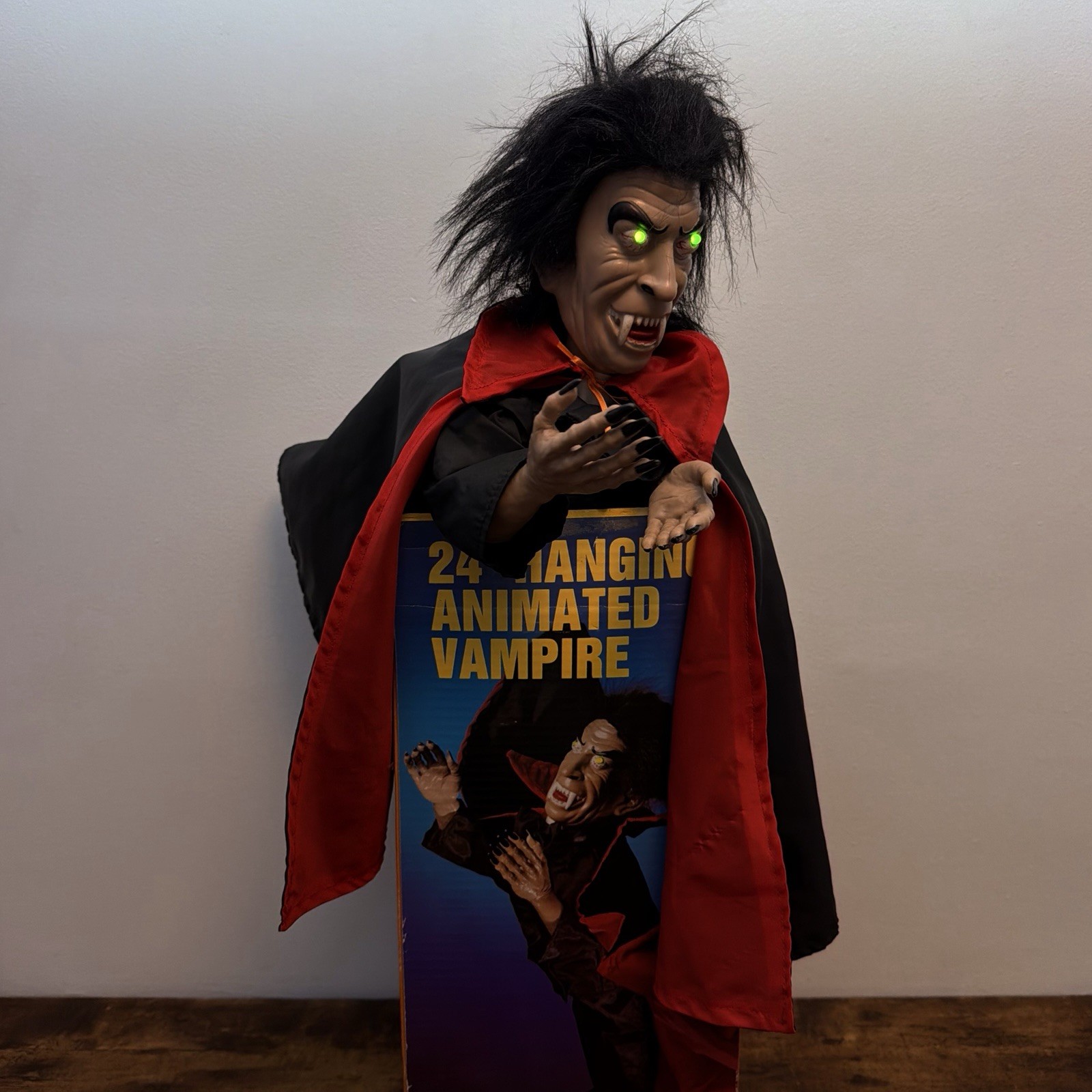 Vintage 1991 Gemmy 24” Hanging Animated Vampire Works Lighted Eyes